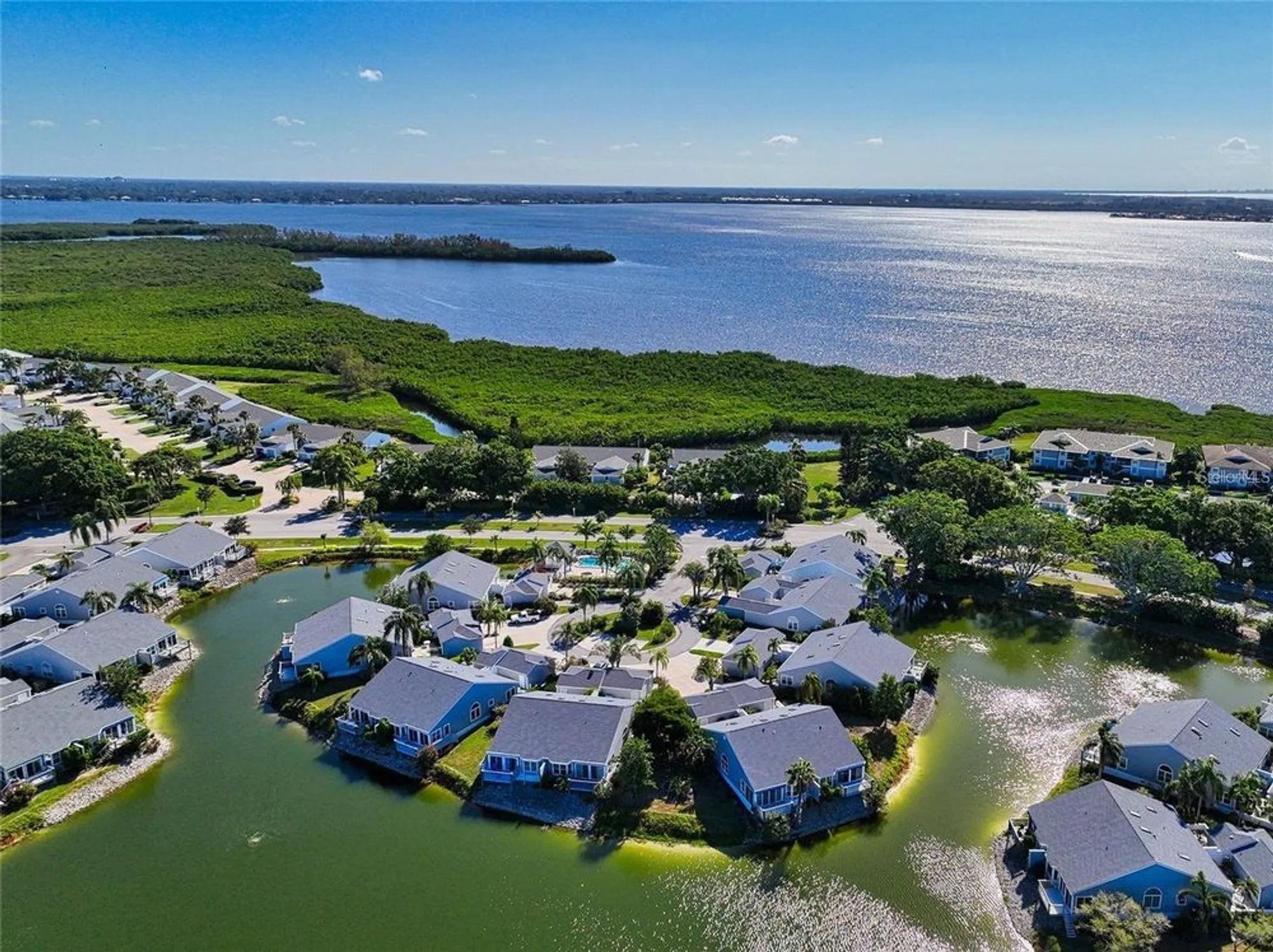 Property Slideshow image 22 of 37 | 967 waterside ln, Bradenton, FL, 34209