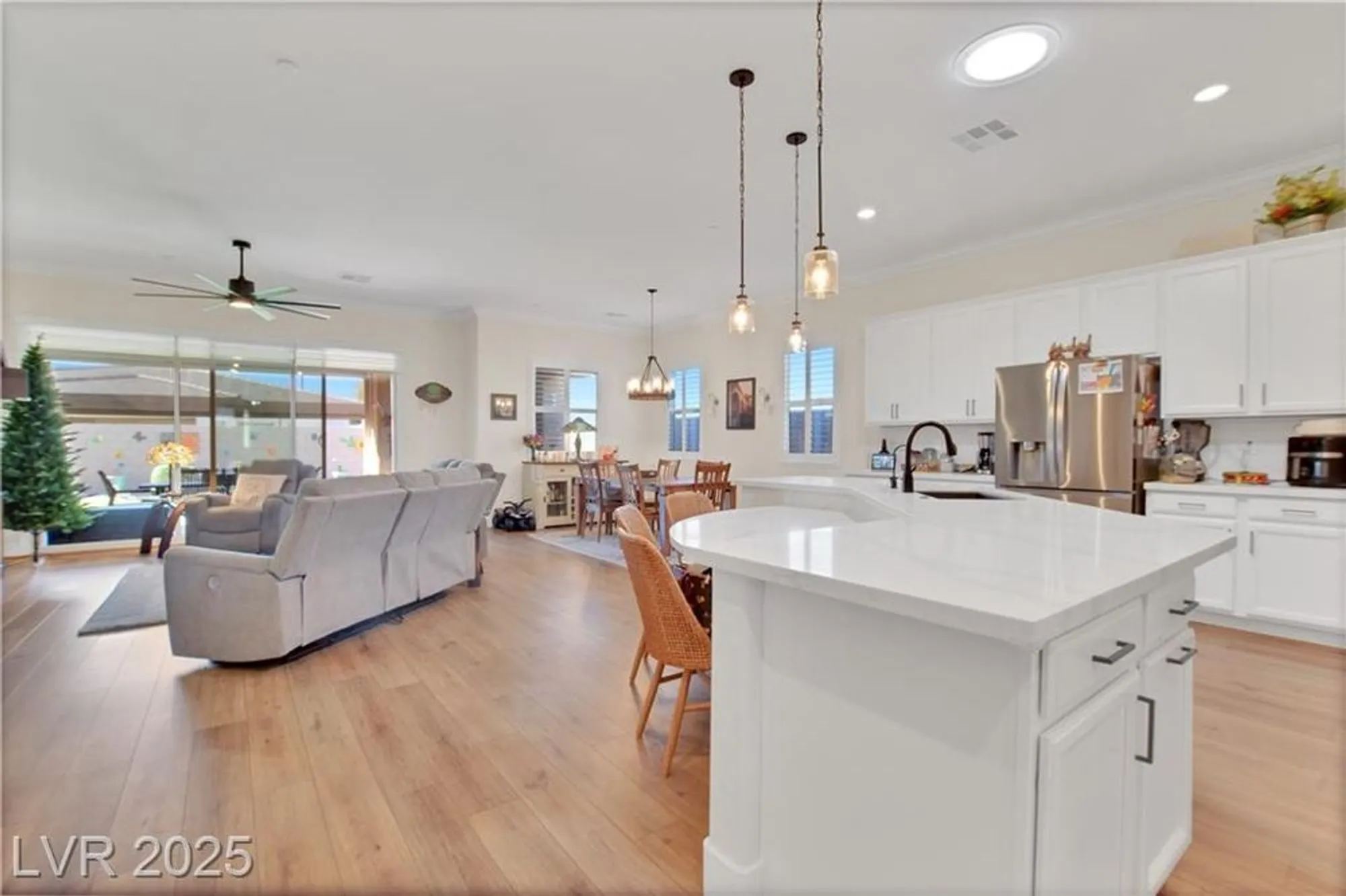 Property Slideshow image 7 of 30 | 677 look lively ct, Henderson, NV, 89011