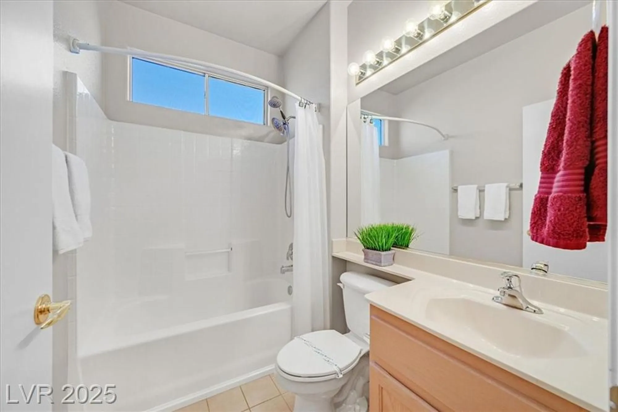 Property Slideshow image 21 of 37 | 2026 wildwood lake st, Henderson, NV, 89052