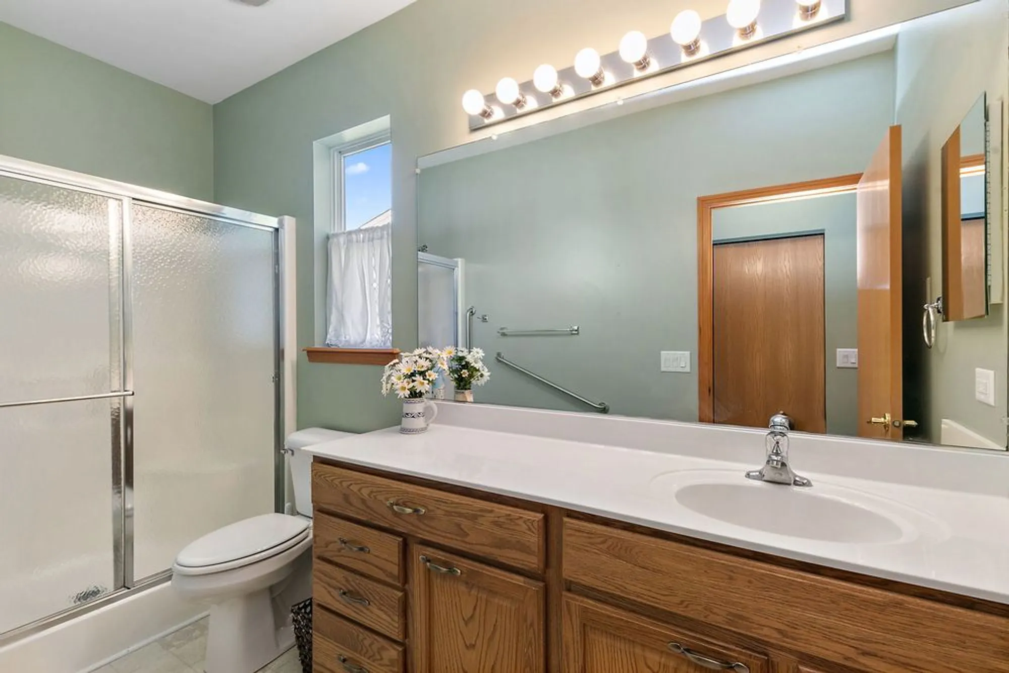 Property Slideshow image 17 of 31 | 115 hunter ct, Grayslake, IL, 60030