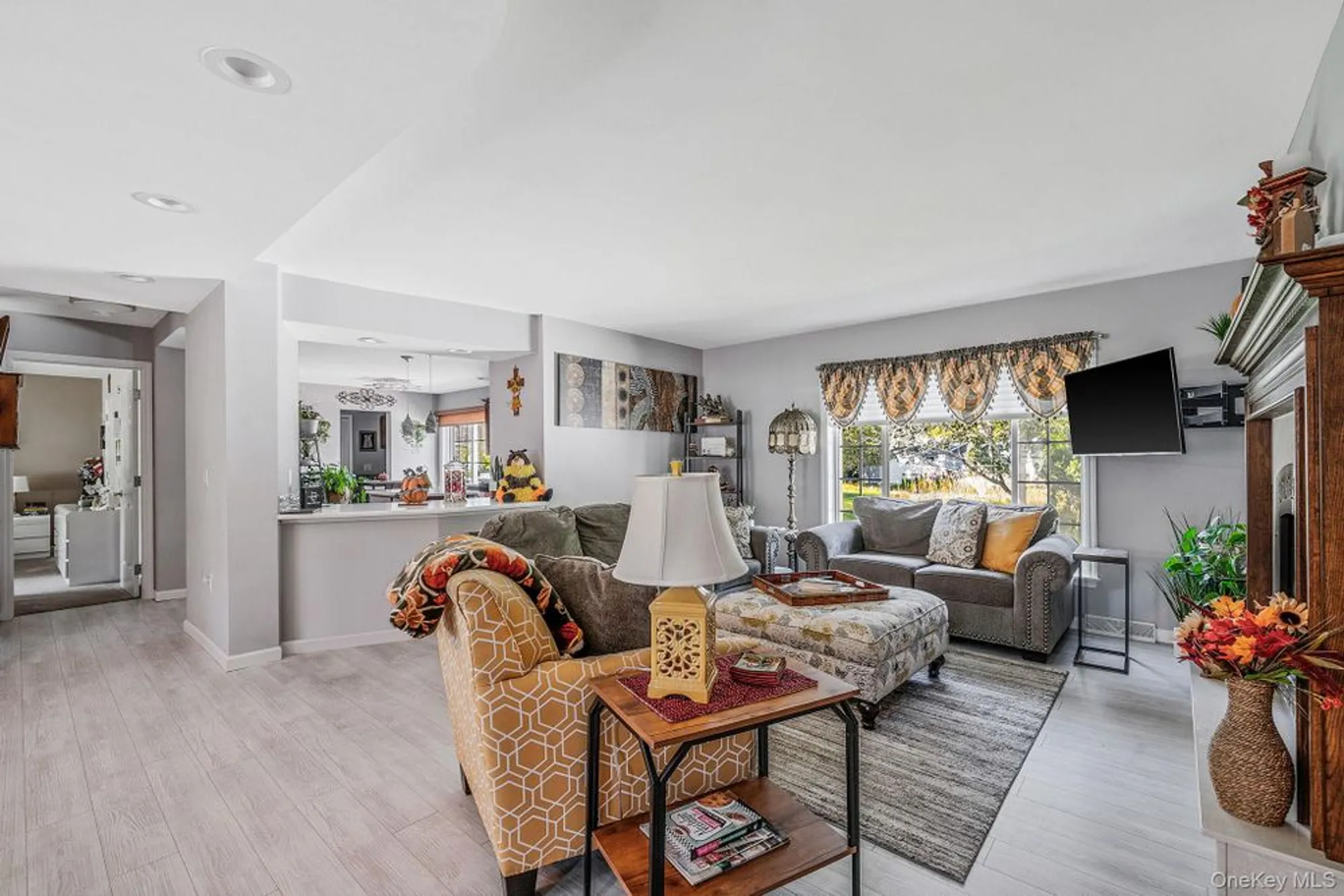 Property Slideshow image 17 of 48 | 1407 middle rd unit 258, Calverton, NY, 11933