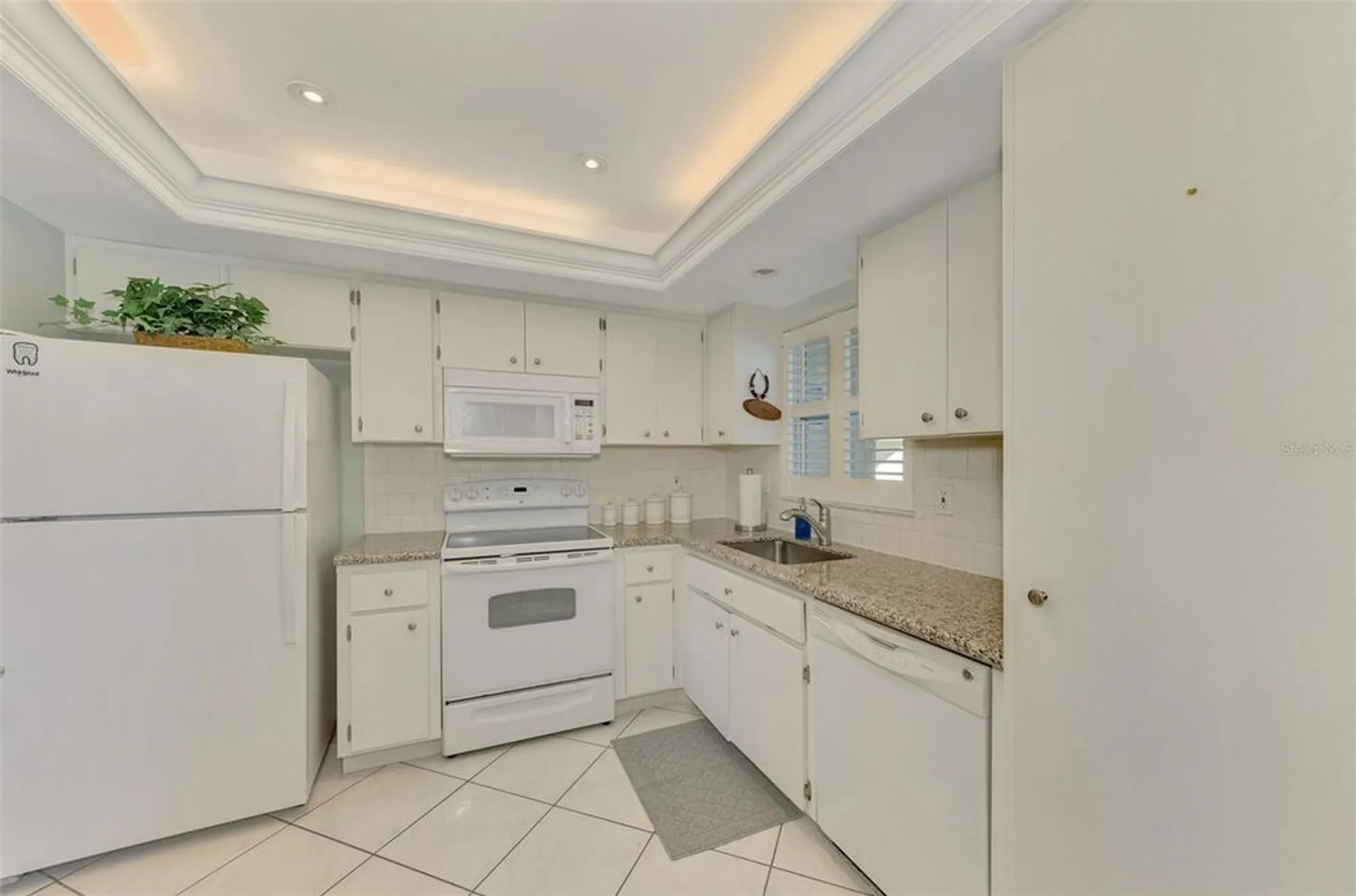 Property Slideshow image 20 of 47 | 2505 riverbluff pkwy # v196, Sarasota, FL, 34231