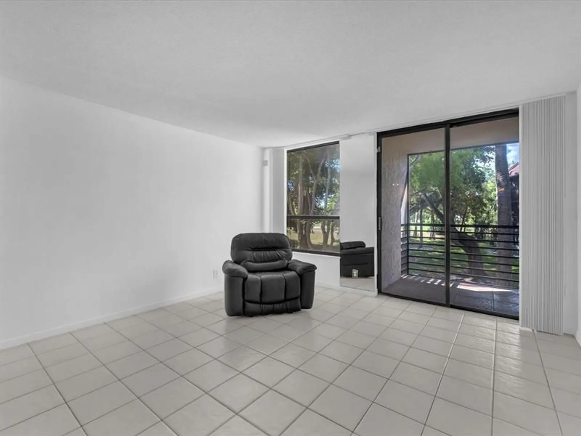 Property Slideshow image 10 of 37 | 7750 w mcnab rd apt 202, Tamarac, FL, 33321