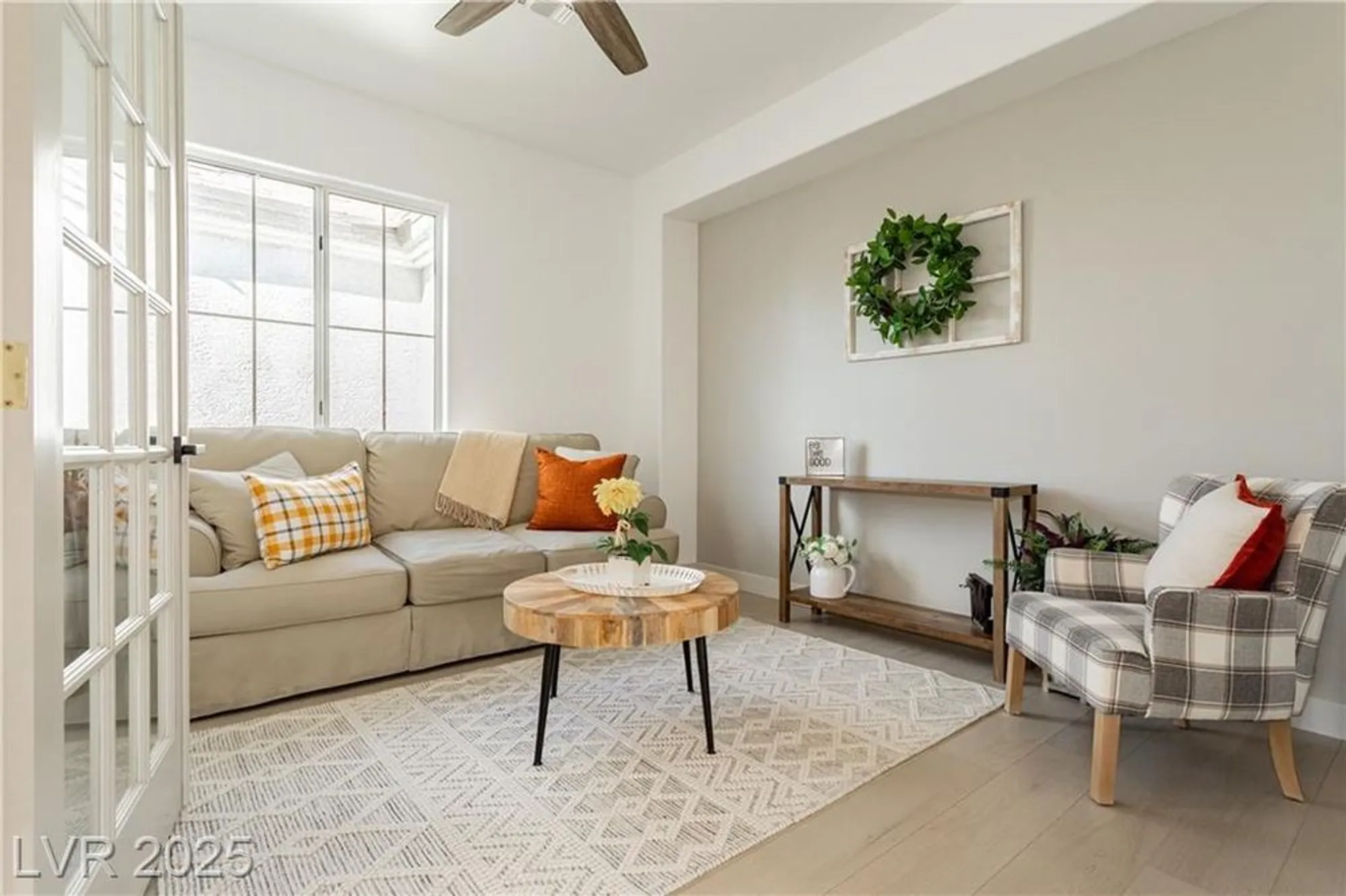Property Slideshow image 12 of 72 | 2589 evansville ave, Henderson, NV, 89052