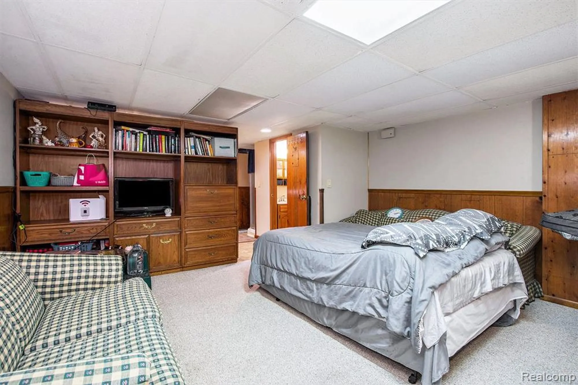 Property Slideshow image 17 of 28 | 25235 franklin ter # 8, South Lyon, MI, 48178