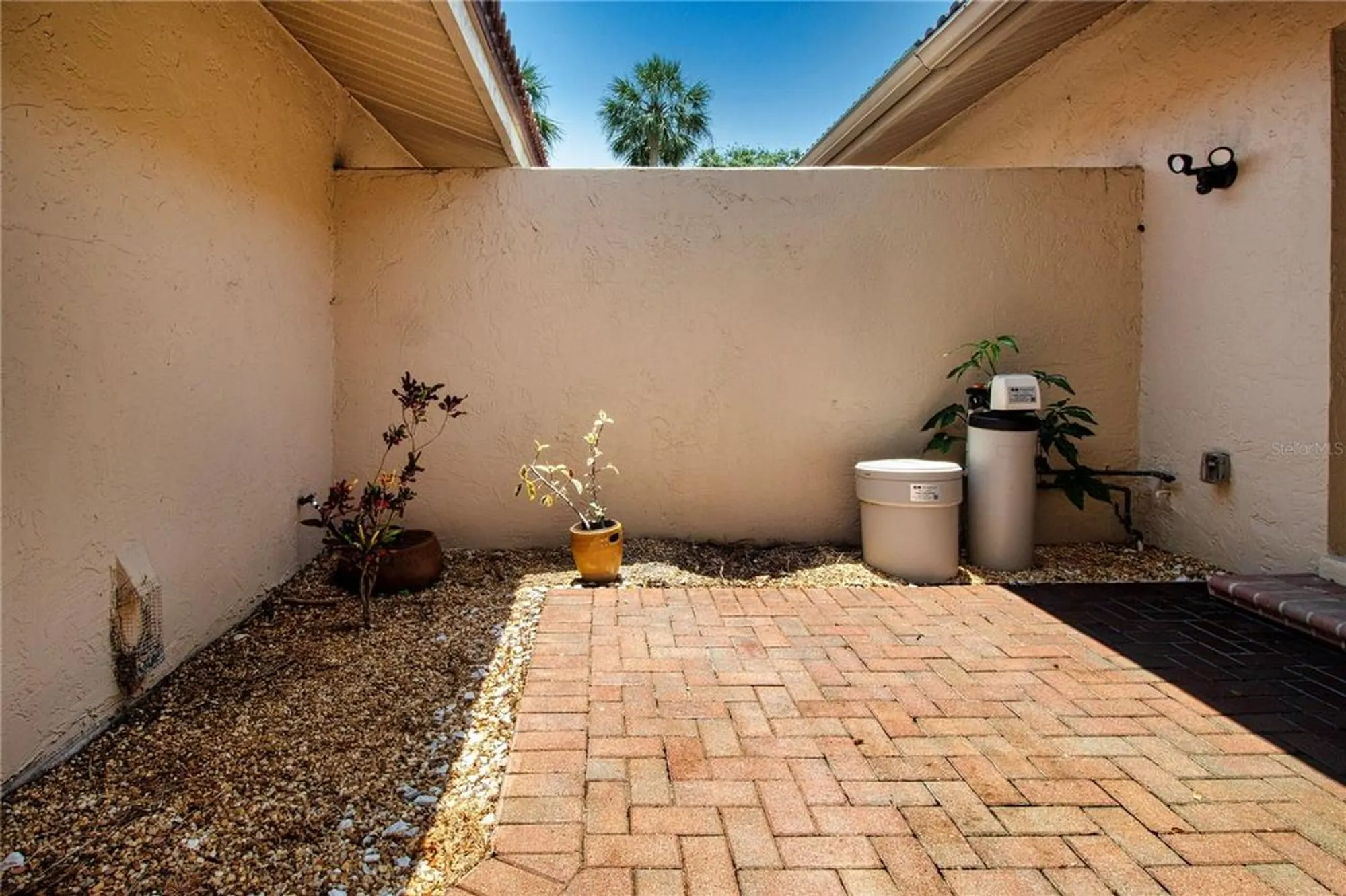 Property Slideshow image 8 of 48 | 4812 kestral park cir 20, Sarasota, FL, 34231