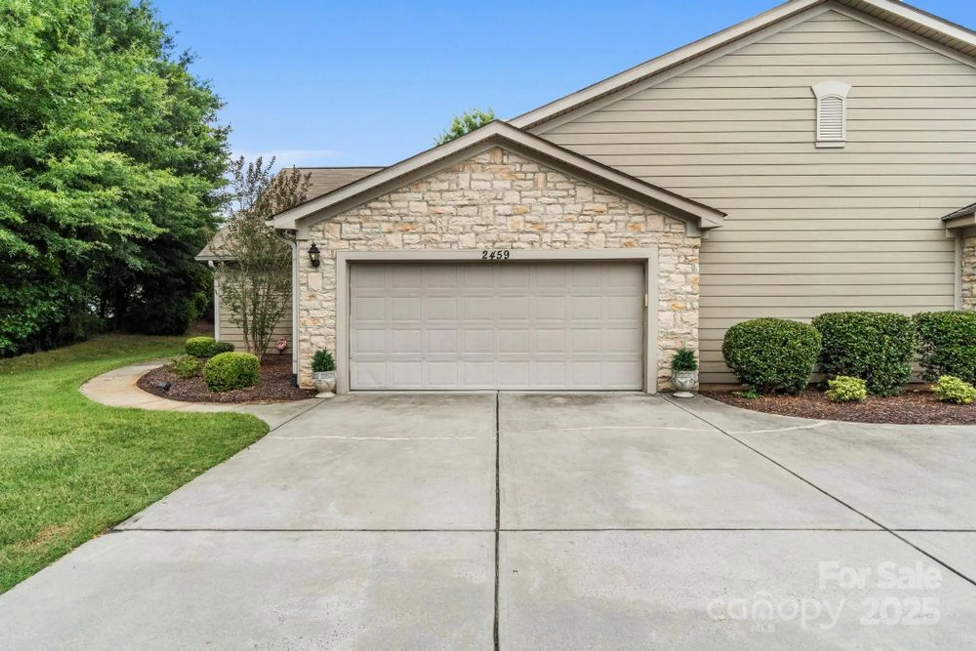 Property Slideshow image 20 of 31 | 2459 coltsview ln, Matthews, NC, 28105