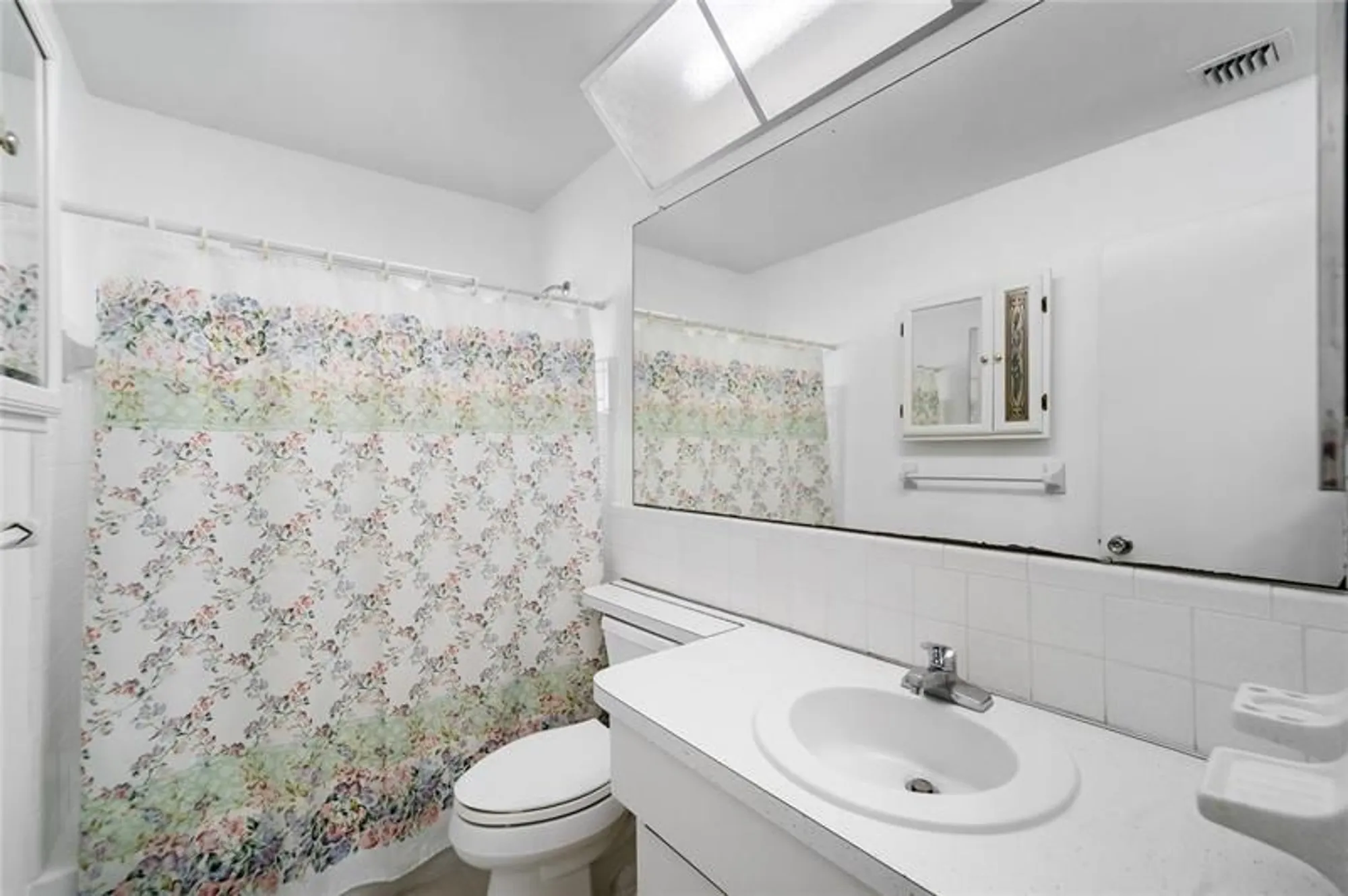 Property Slideshow image 8 of 34 | 4524 nw 43rd ave, Tamarac, FL, 33319