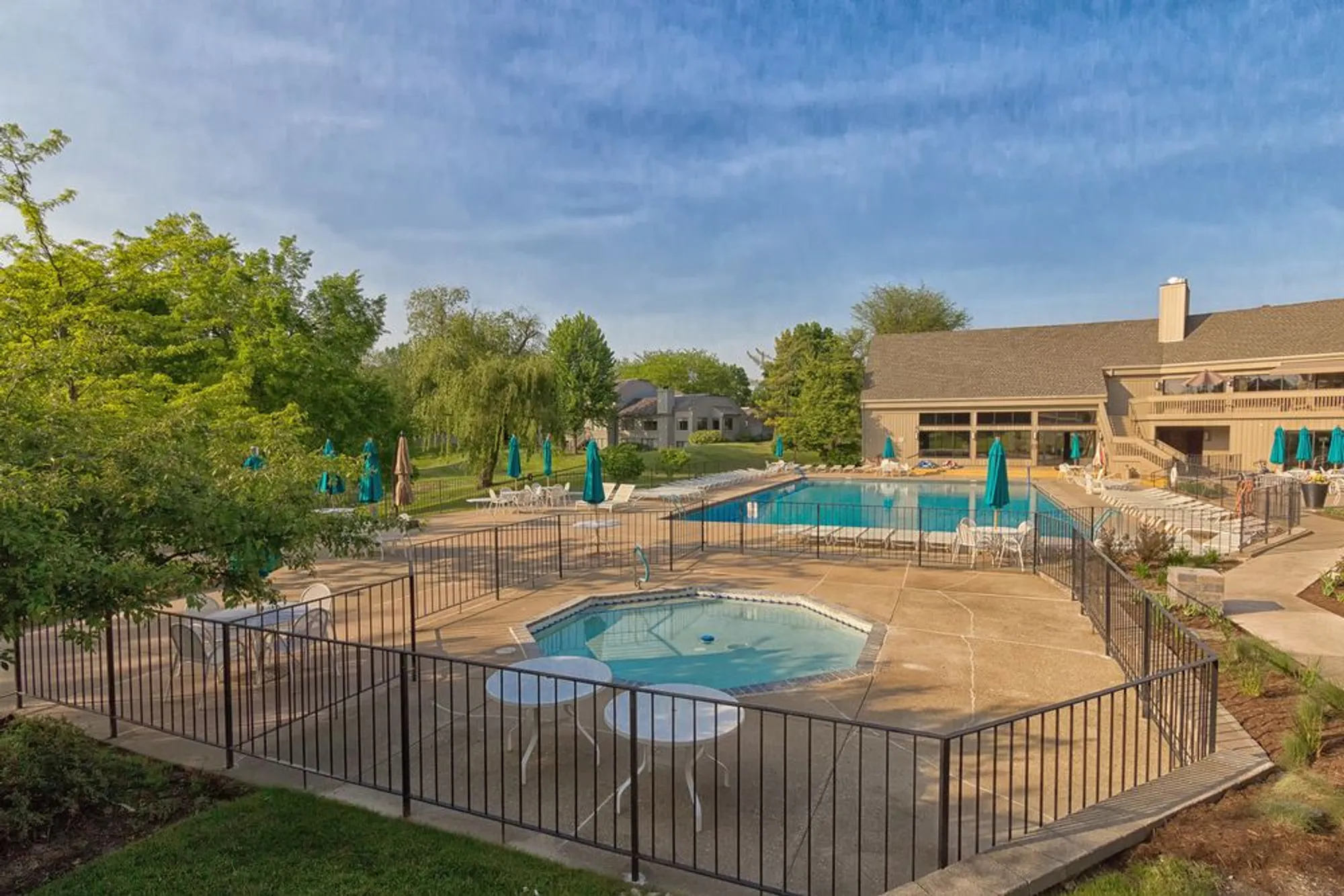 Property Slideshow image 28 of 53 | 668 shoreline rd, Lake Barrington, IL, 60010