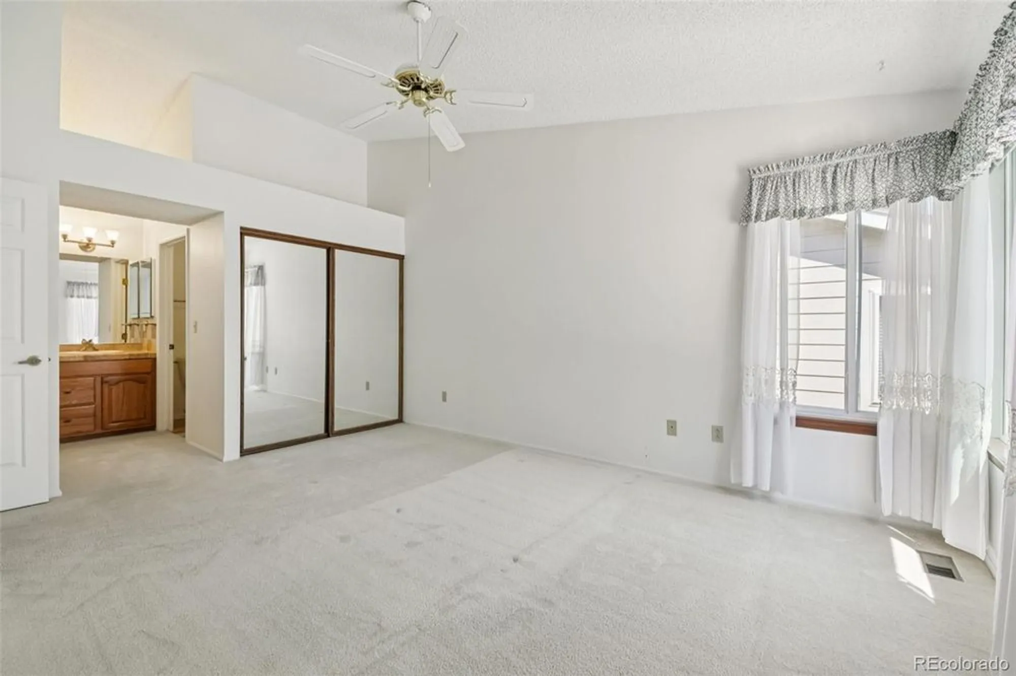 Property Slideshow image 16 of 47 | 6 abernathy ct, Highlands Ranch, CO, 80130