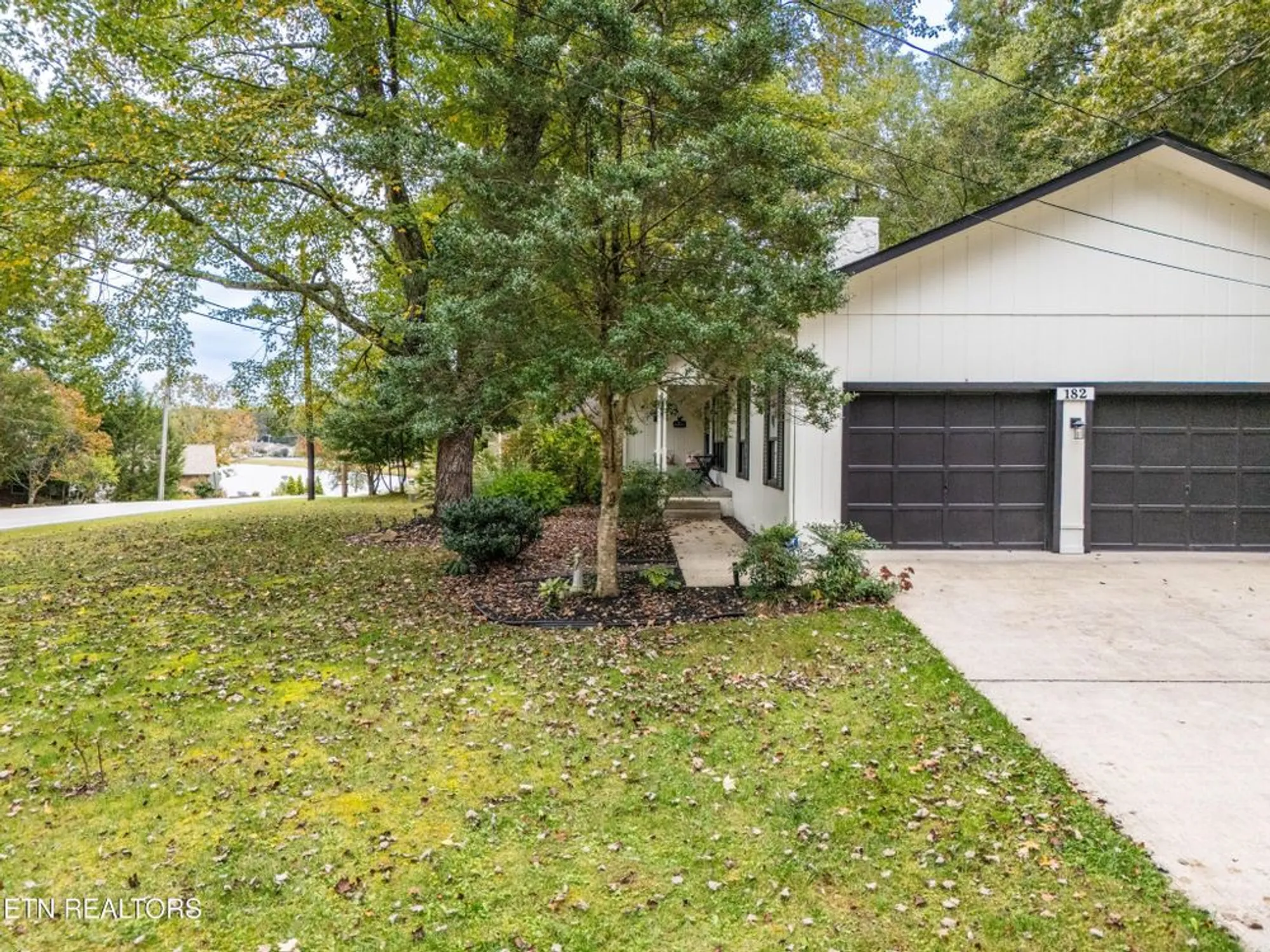 Property Slideshow image 3 of 51 | 182 delbridge ln, Crossville, TN, 38558