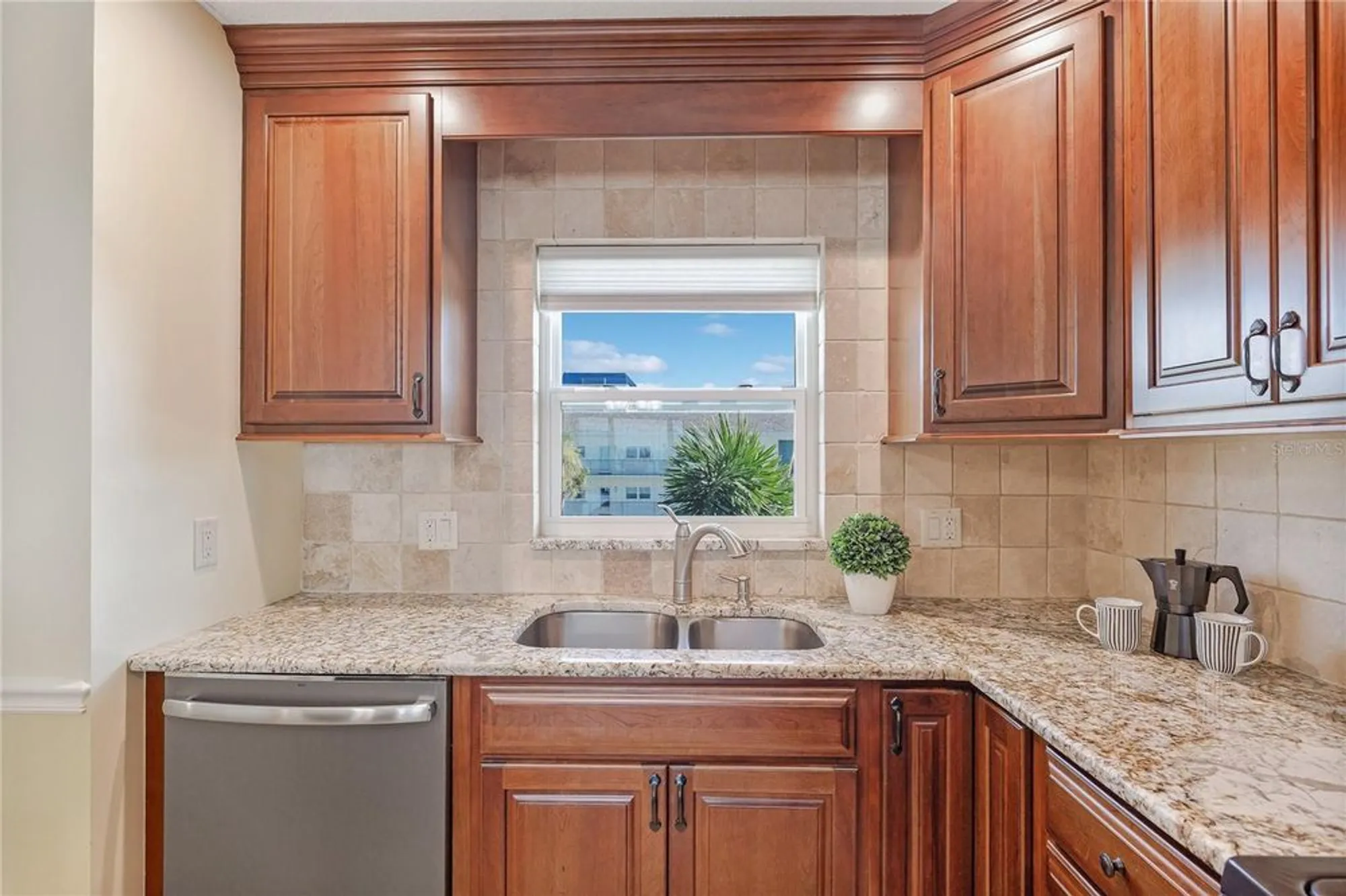 Property Slideshow image 7 of 36 | 7 dunoon pl apt 306, Dunedin, FL, 34698
