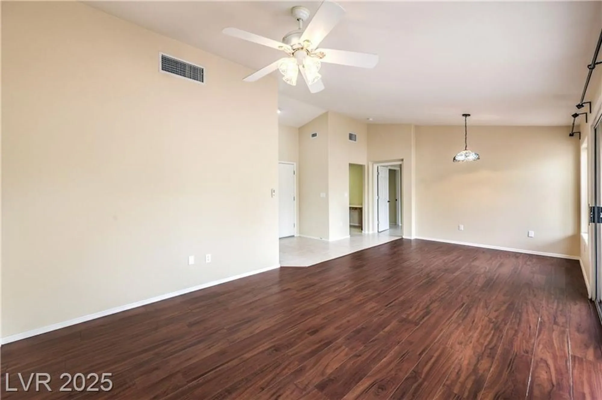 Property Slideshow image 10 of 39 | 9948 bundella dr, Las Vegas, NV, 89134