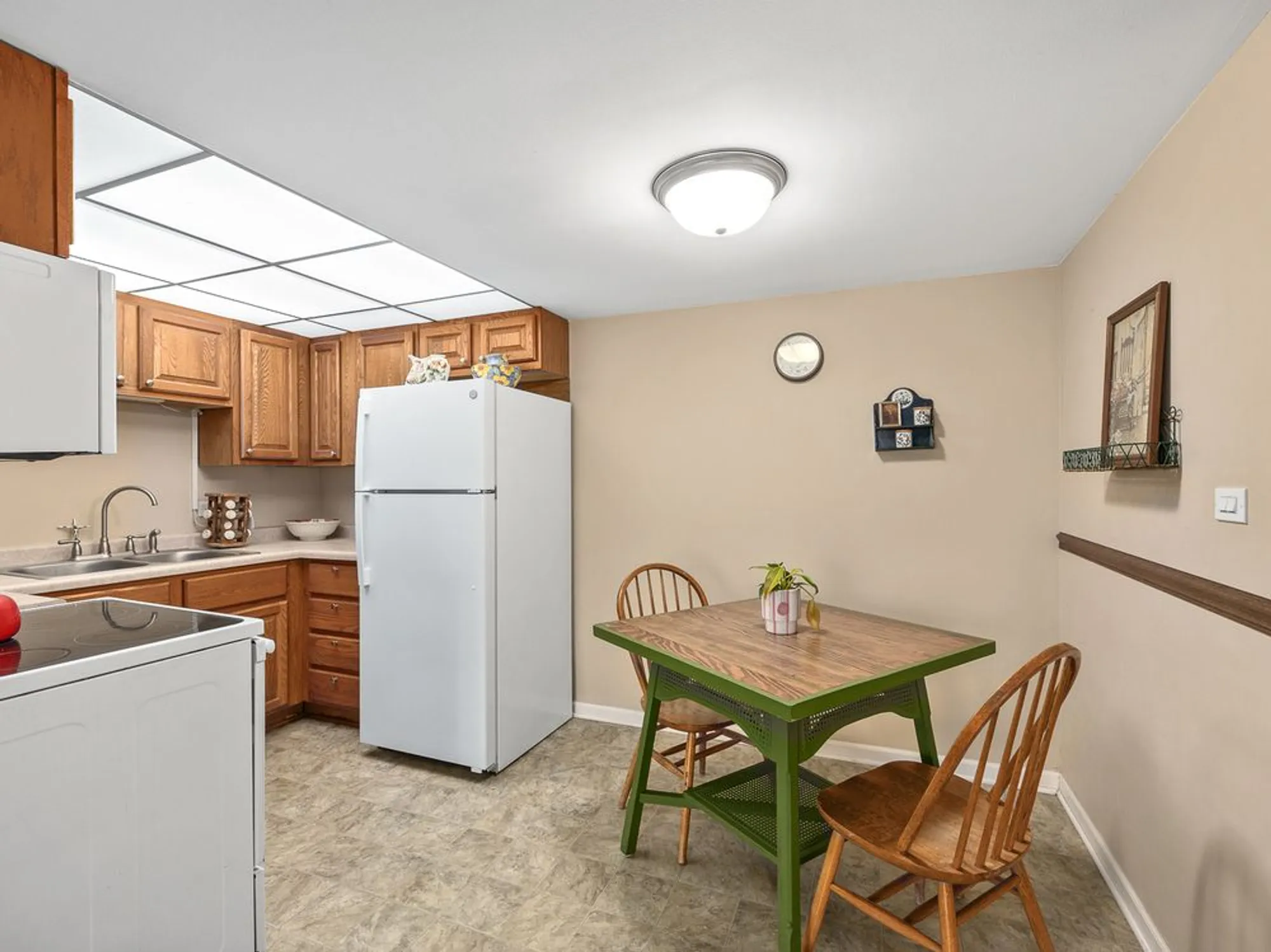 Property Slideshow image 1 of 25 | 5540 walnut ave apt 33a, Downers Grove, IL, 60515