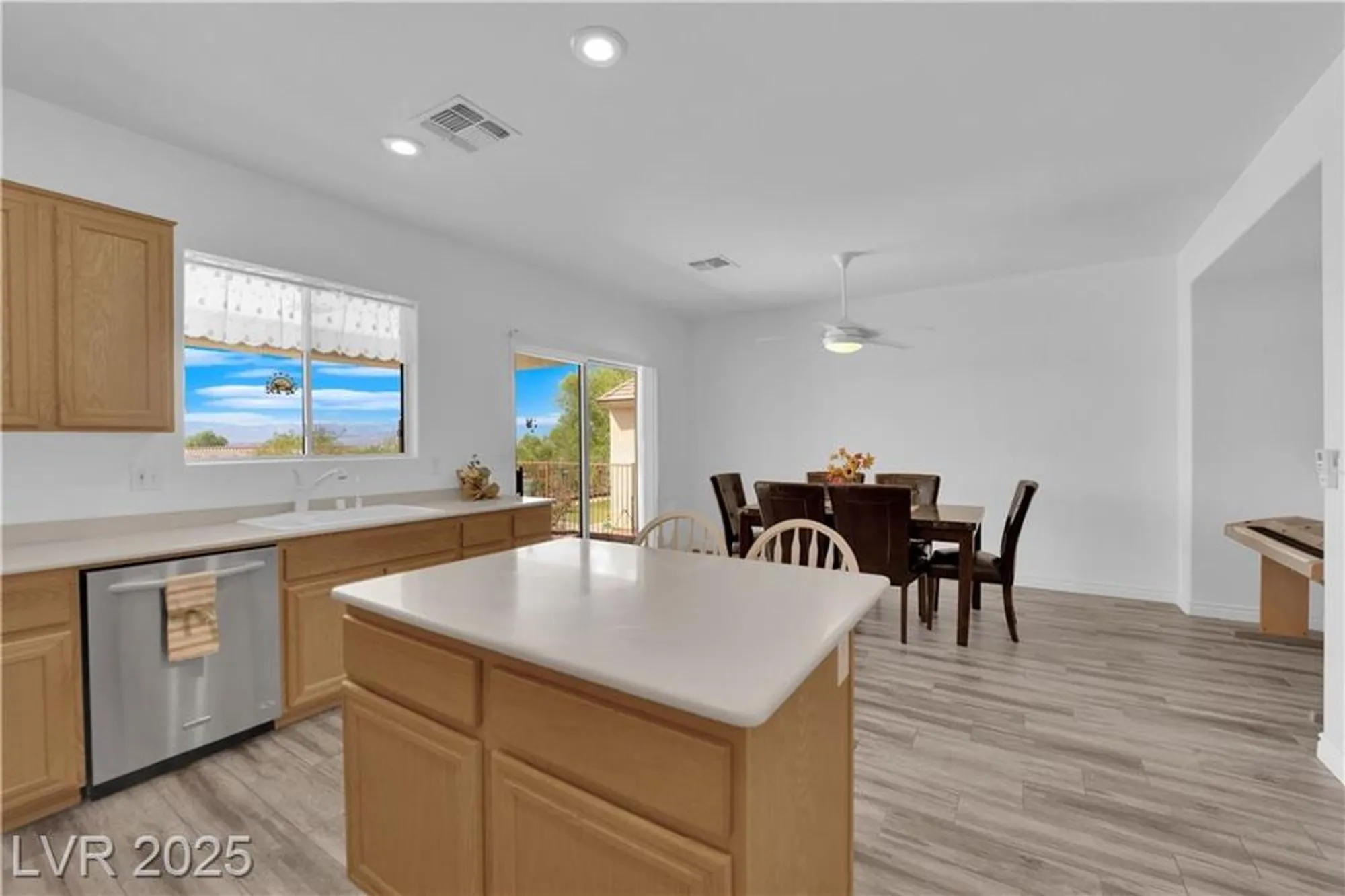 Property Slideshow image 16 of 34 | 2077 wildwood lake st, Henderson, NV, 89052