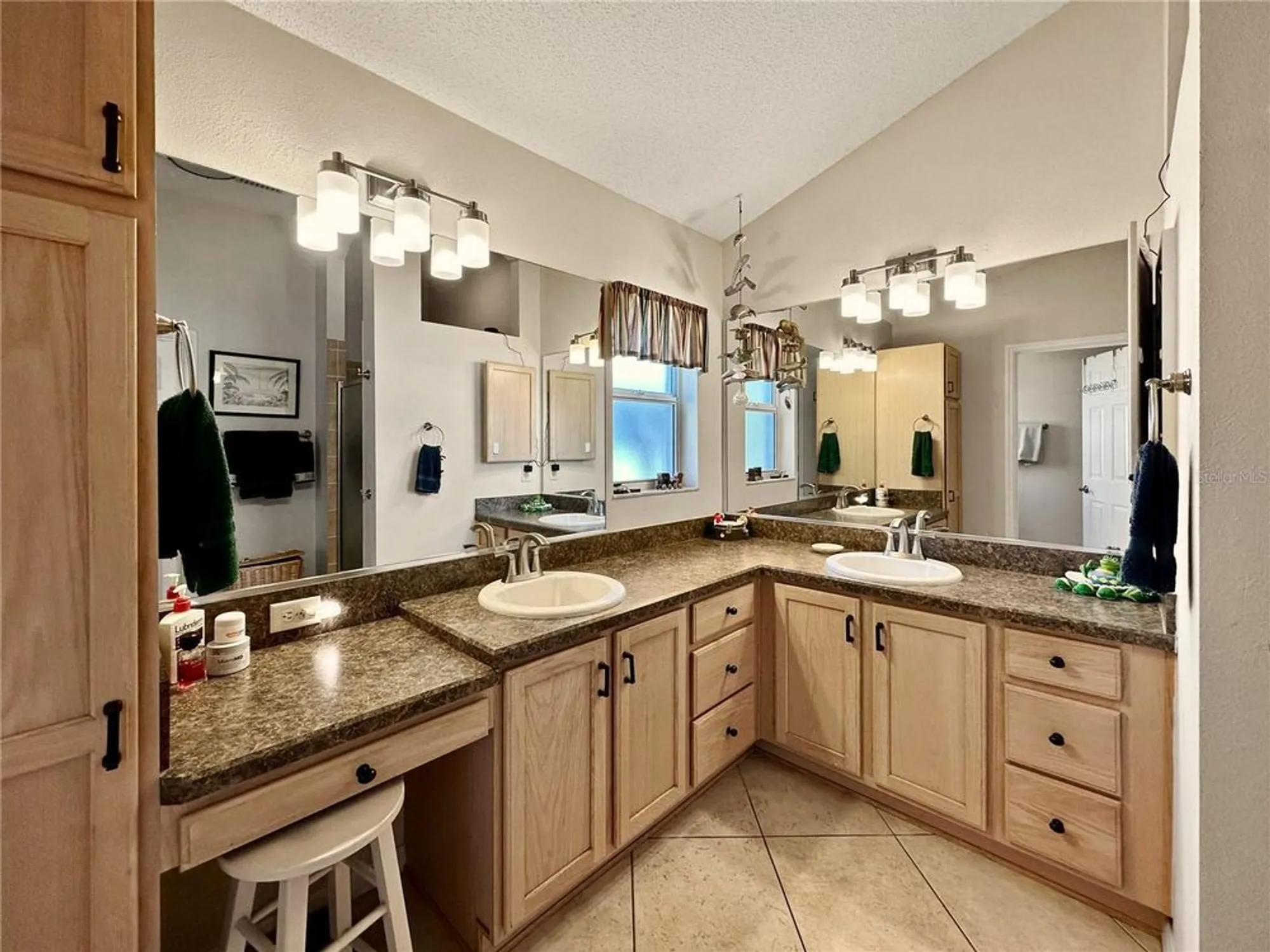Property Slideshow image 16 of 42 | 867 castleberry cir, The Villages, FL, 32162