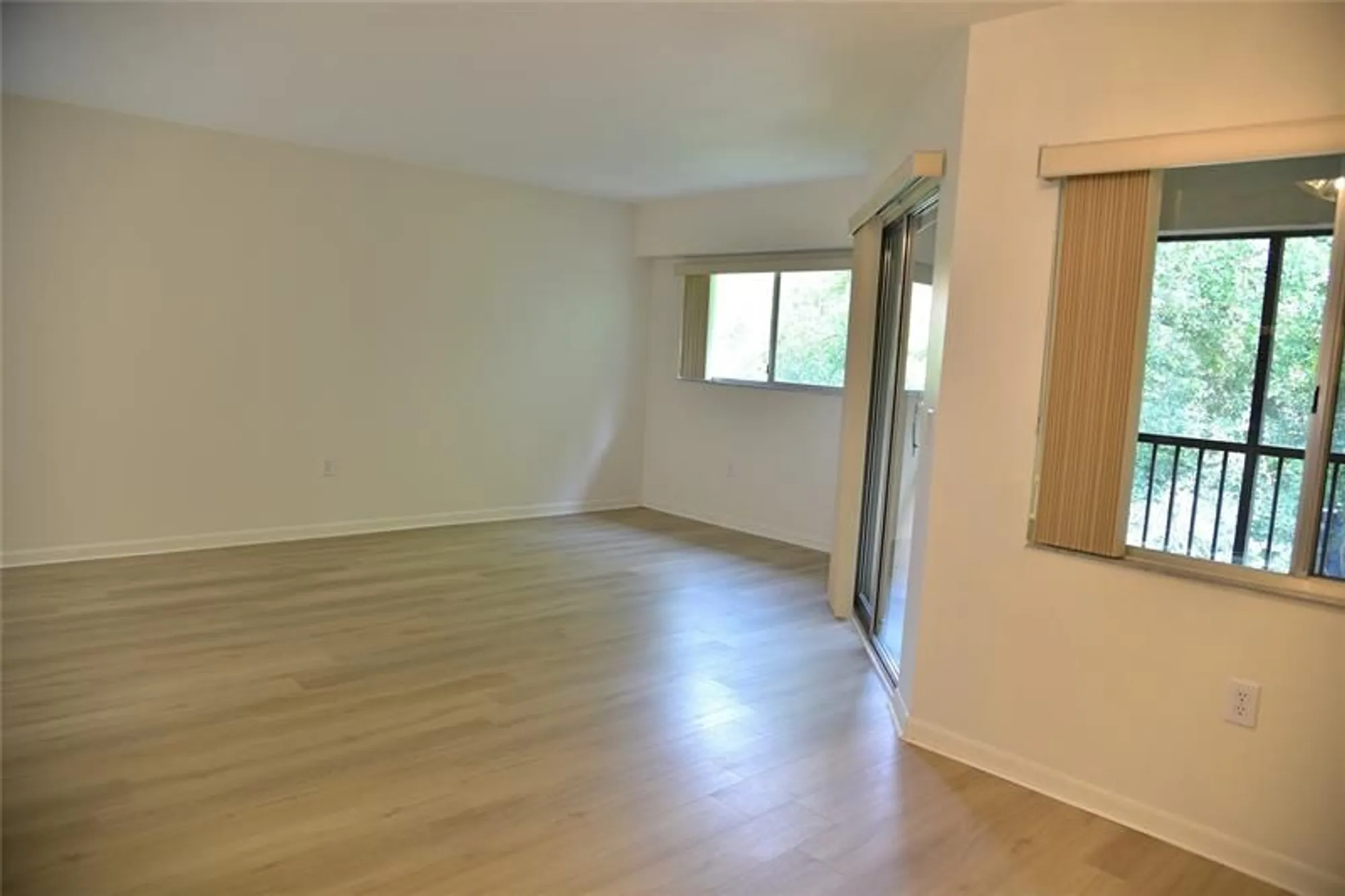 Property Slideshow image 4 of 21 | 801 sw 138th ave e402, Pembroke Pines, FL, 33027