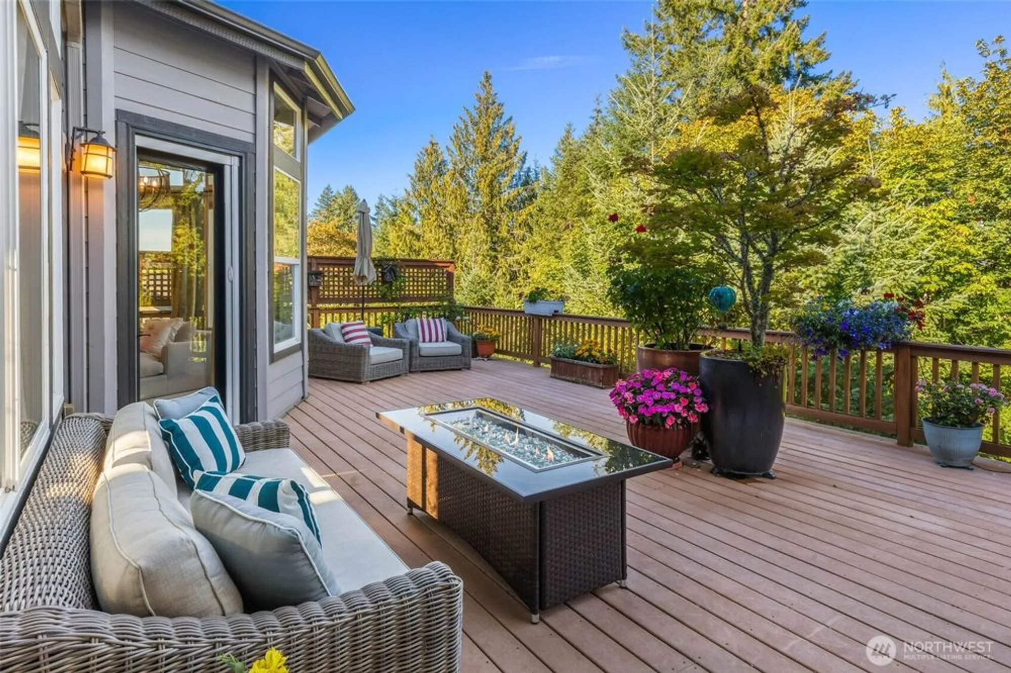 Property Slideshow image 31 of 38 | 12438 243rd pl, Redmond, WA, 98053