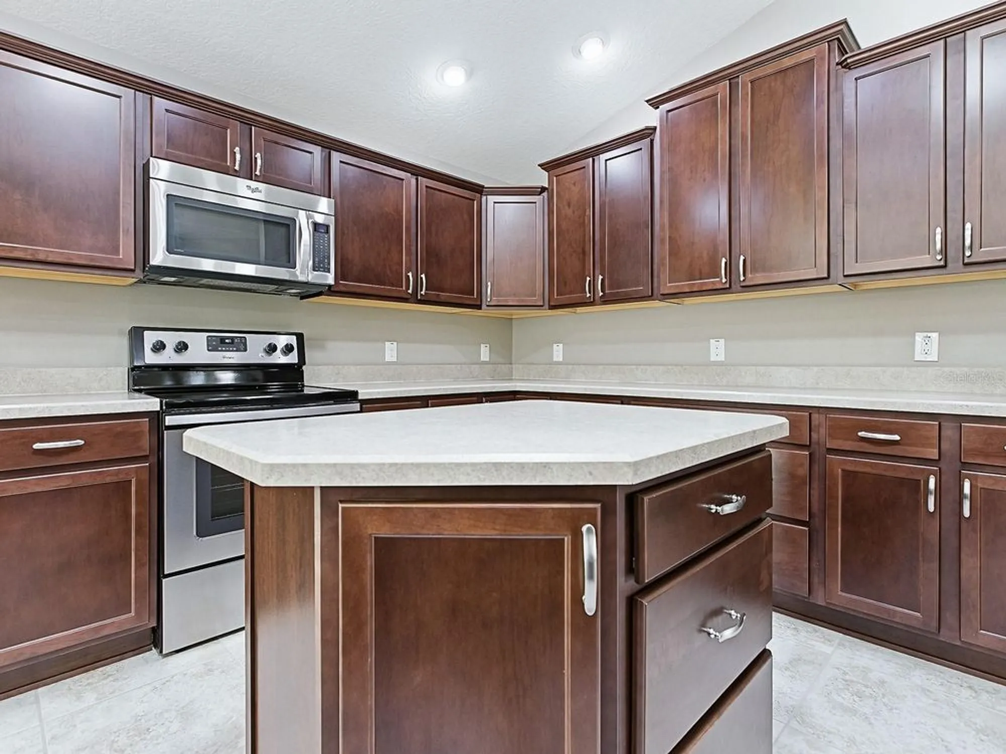 Property Slideshow image 9 of 37 | 2092 ironton pl, The Villages, FL, 32163