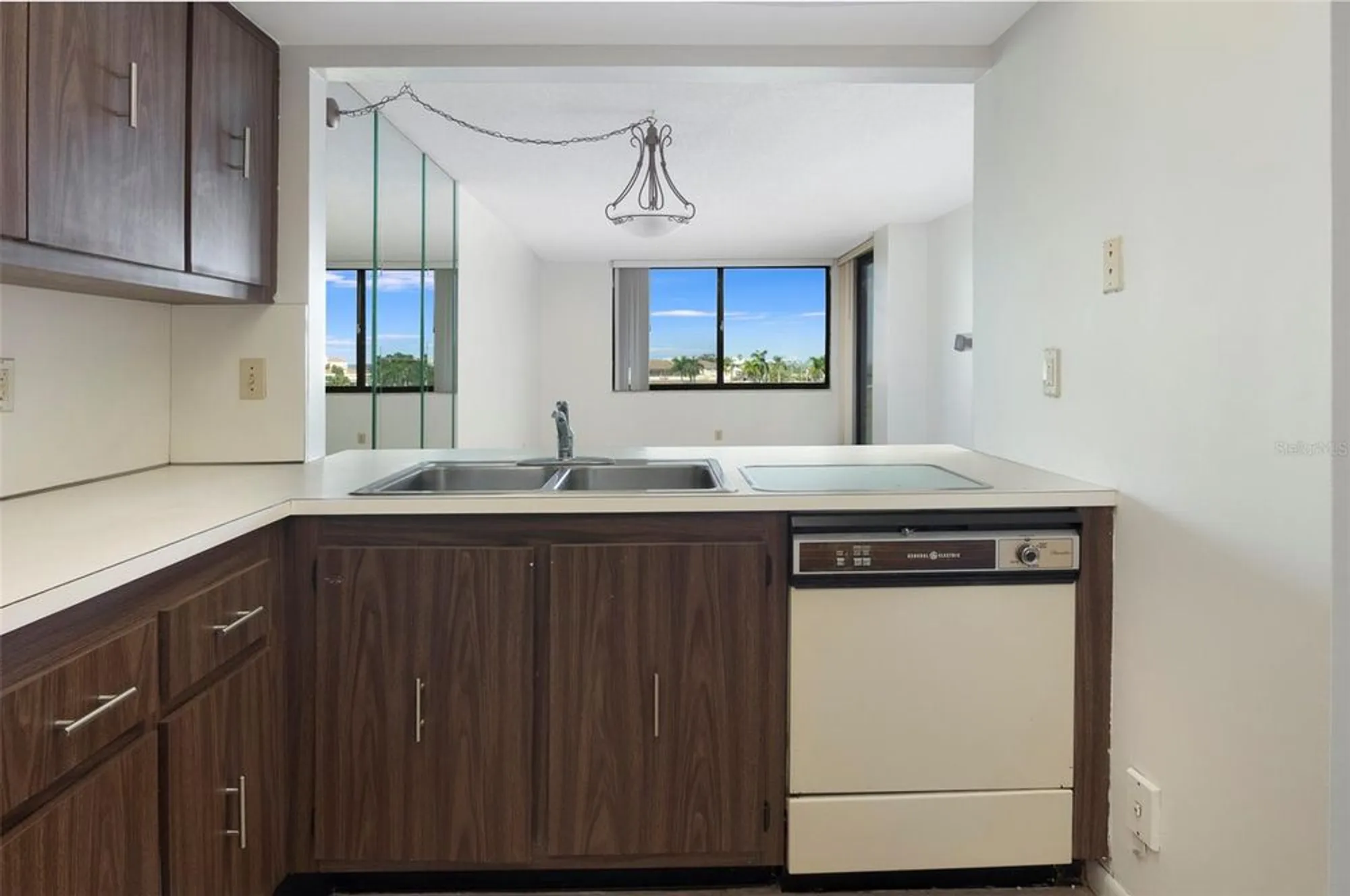 Property Slideshow image 2 of 27 | 6104 palma del mar blvd s apt 405, Saint Petersburg, FL, 33715