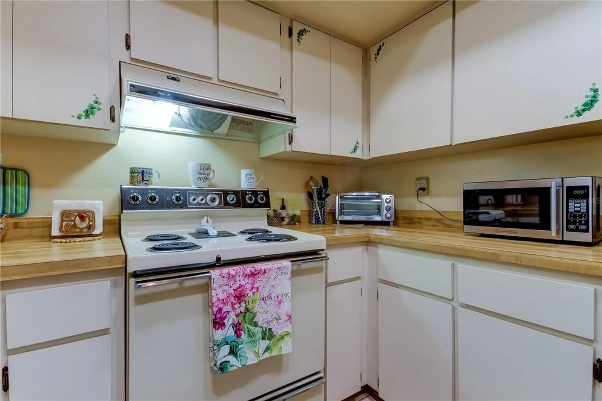 Property Slideshow image 30 of 44 | 3283 hilary cir 2c, Palm Harbor, FL, 34684