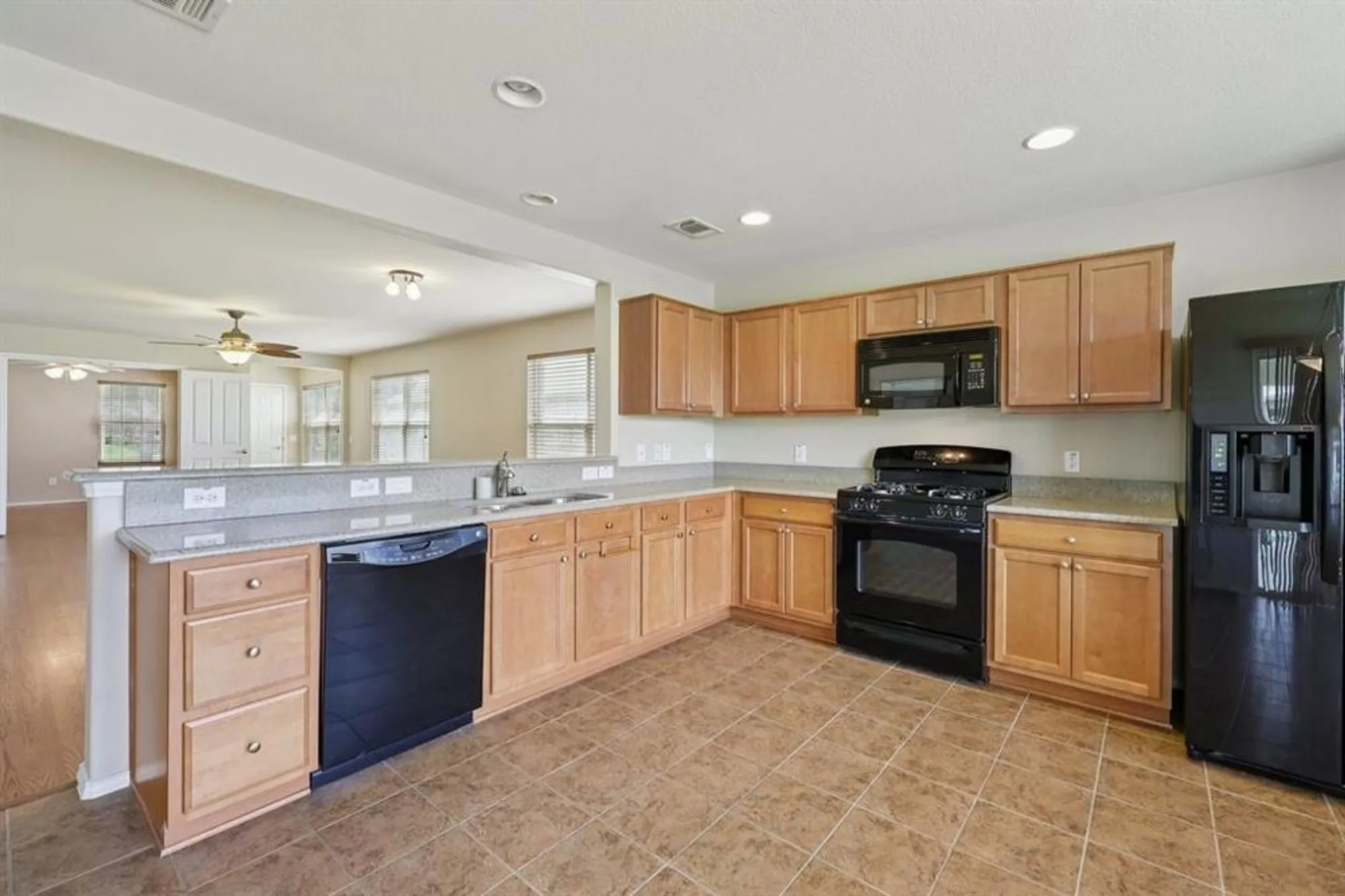 Property Slideshow image 13 of 36 | 7850 estancia dr, Frisco, TX, 75036