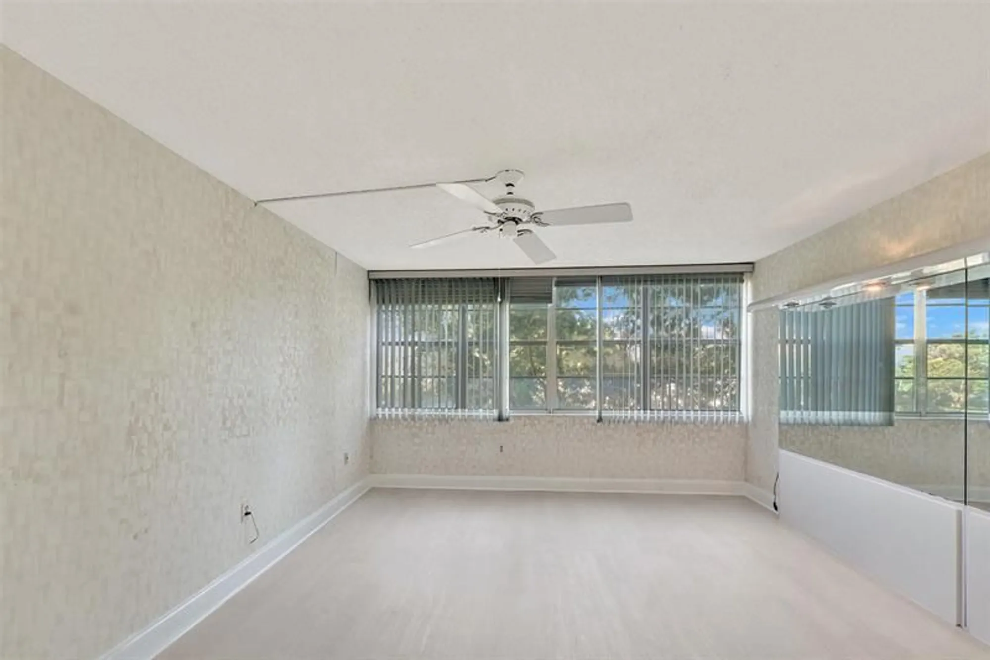 Property Slideshow image 11 of 34 | 1000 saint charles pl 305, Pembroke Pines, FL, 33026