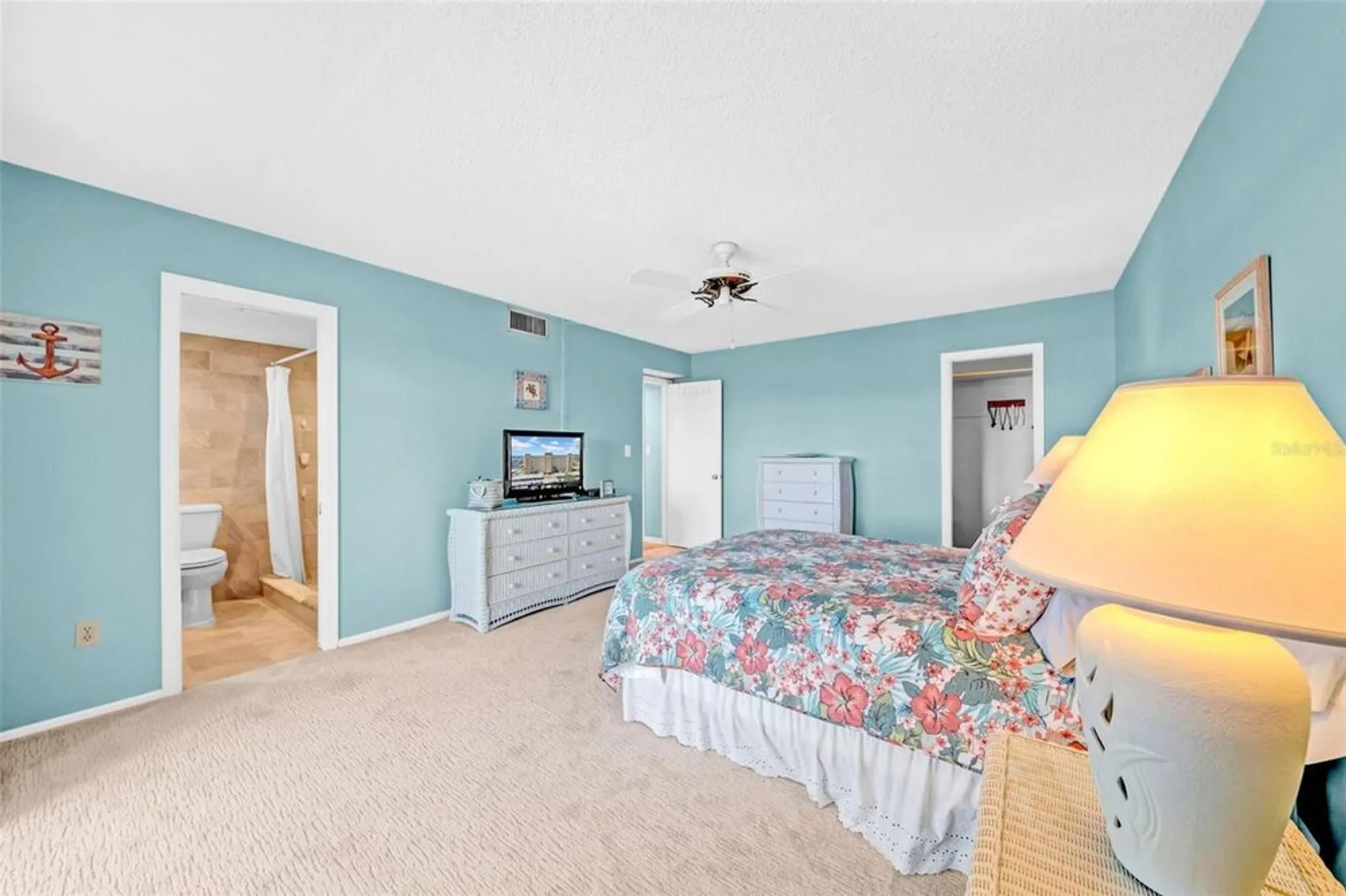 Property Slideshow image 22 of 49 | 4725 cove cir apt 302, St Petersburg, FL, 33708