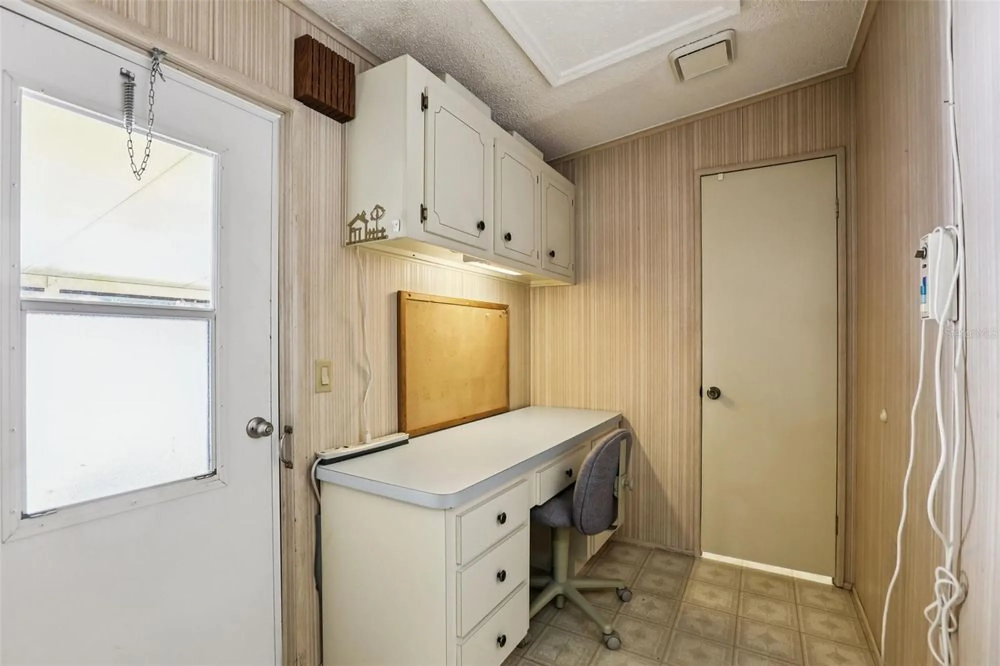 Property Slideshow image 30 of 42 | 4933 colonnades cir, Lakeland, FL, 33811