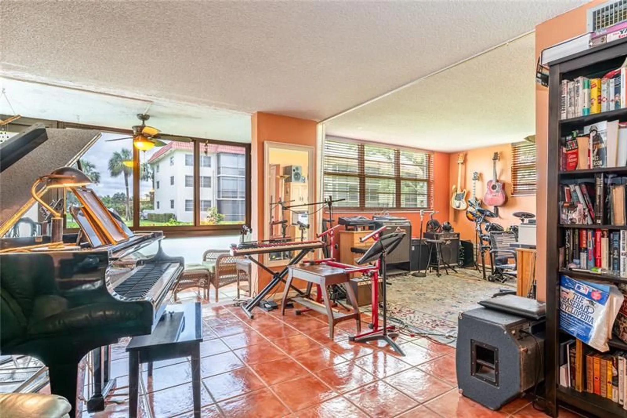 Property Slideshow image 4 of 55 | 820 s hollybrook dr 101, Pembroke Pines, FL, 33025