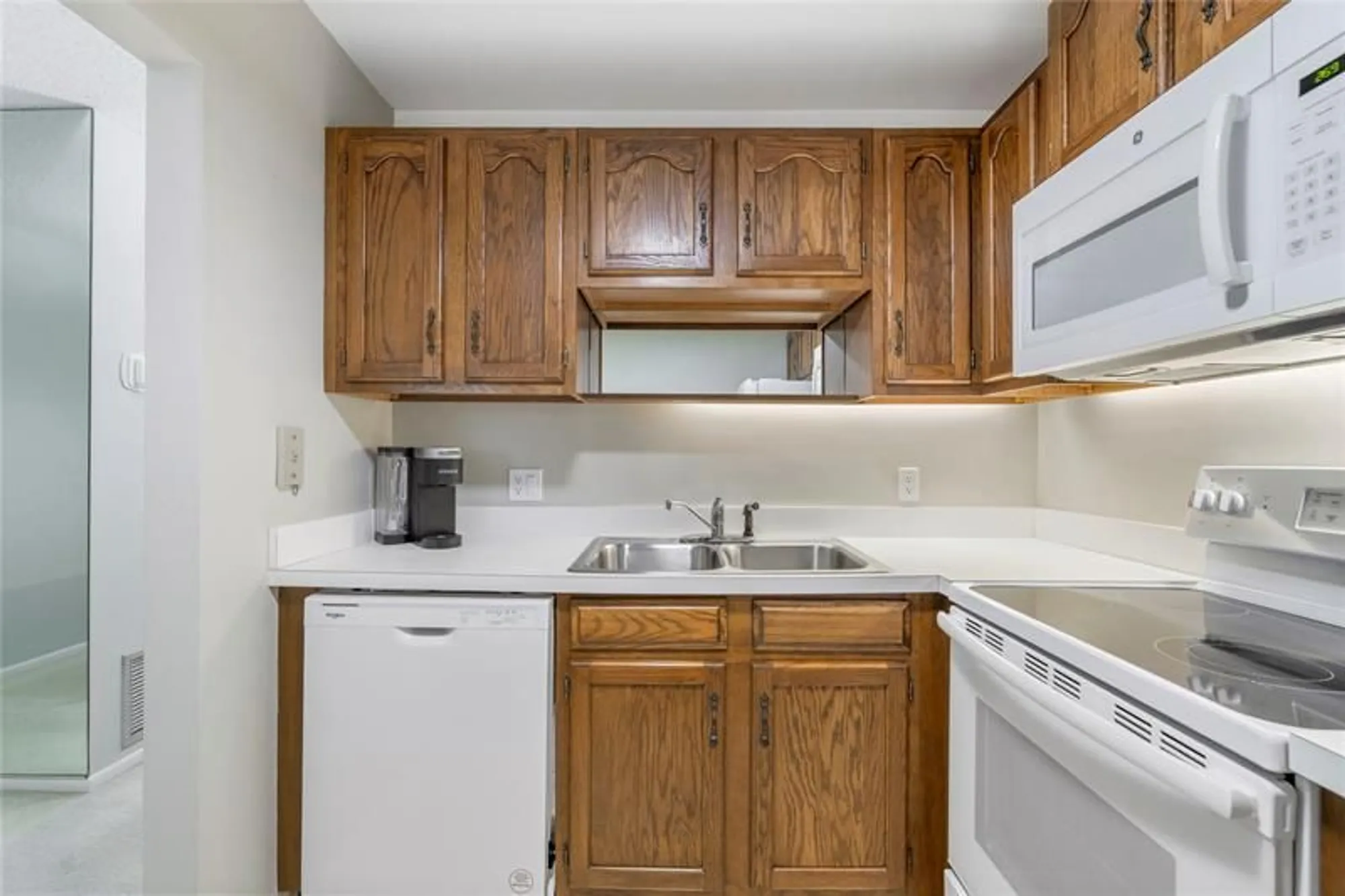 Property Slideshow image 8 of 20 | 27 vista gardens trl apt 204, Vero Beach, FL, 32962