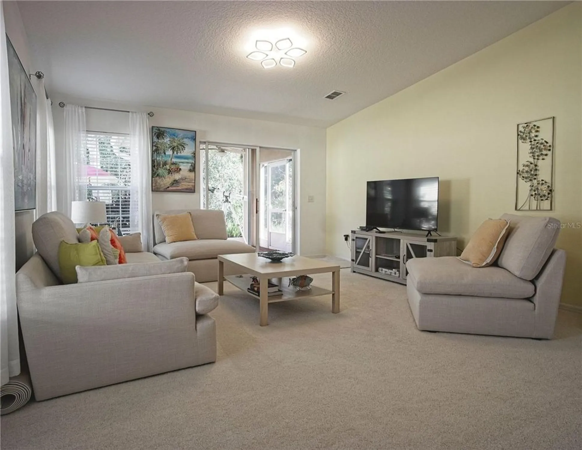 Property Slideshow image 12 of 36 | 516 millifiora ln, Kissimmee, FL, 34759