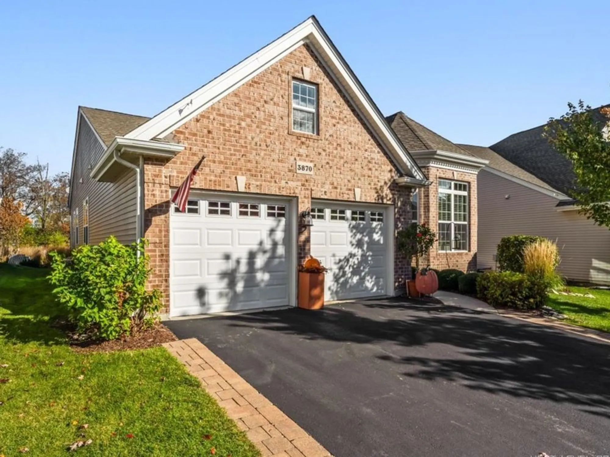 Property Slideshow image 2 of 31 | 3870 crooked creek dr, Elgin, IL, 60124