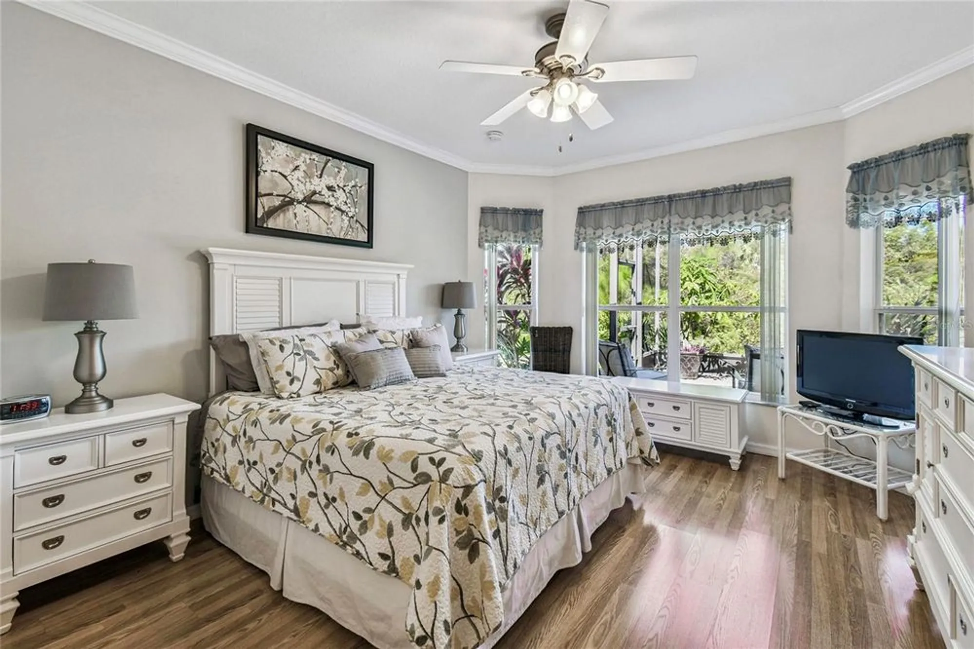 Property Slideshow image 21 of 61 | 536 portofino dr, Poinciana, FL, 34759