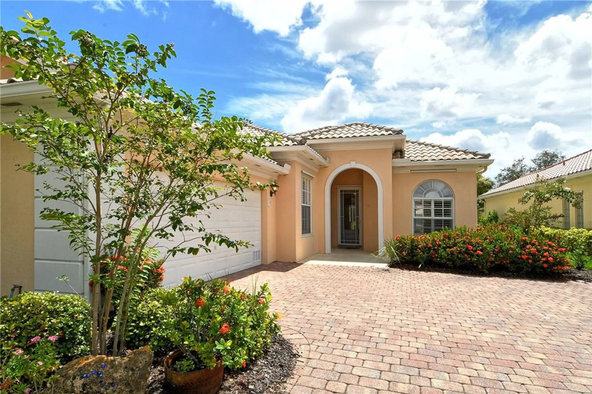 Property Slideshow image 3 of 70 | 5562 octonia pl, Sarasota, FL, 34238