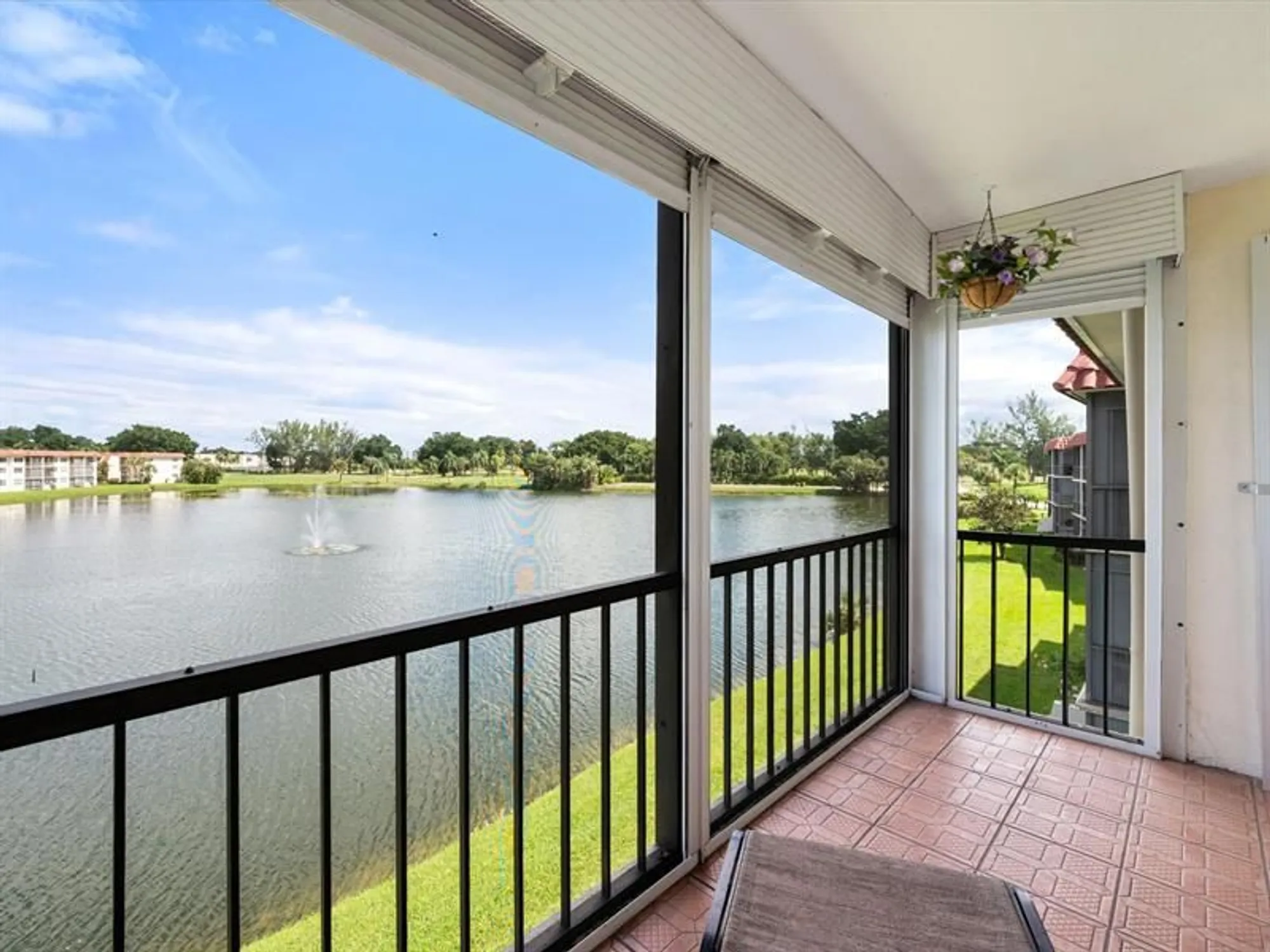 Property Slideshow image 1 of 42 | 9423 s hollybrook lake dr 309, Pembroke Pines, FL, 33025