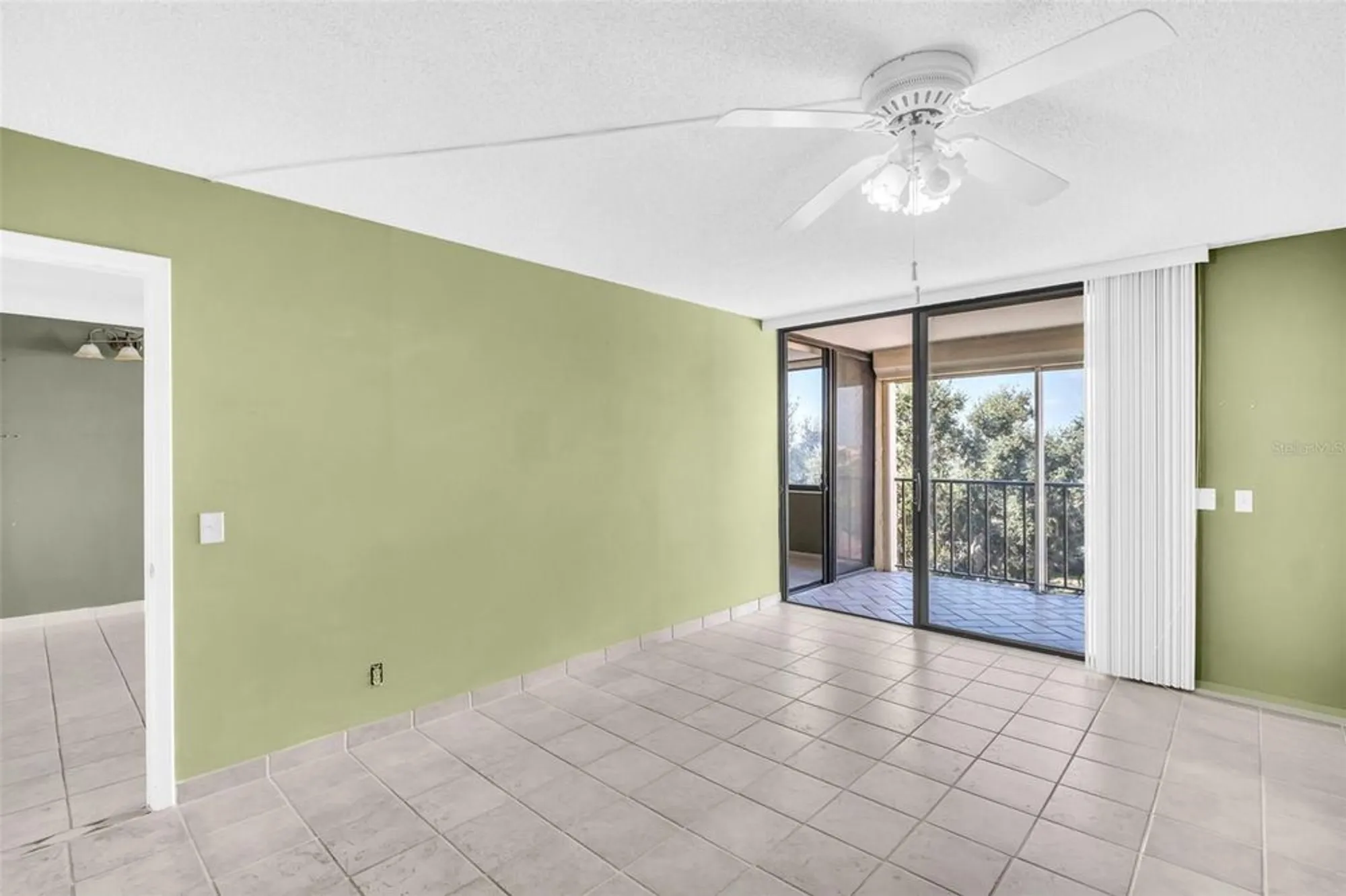 Property Slideshow image 13 of 49 | 6158 palma del mar blvd s apt 505, St Petersburg, FL, 33715