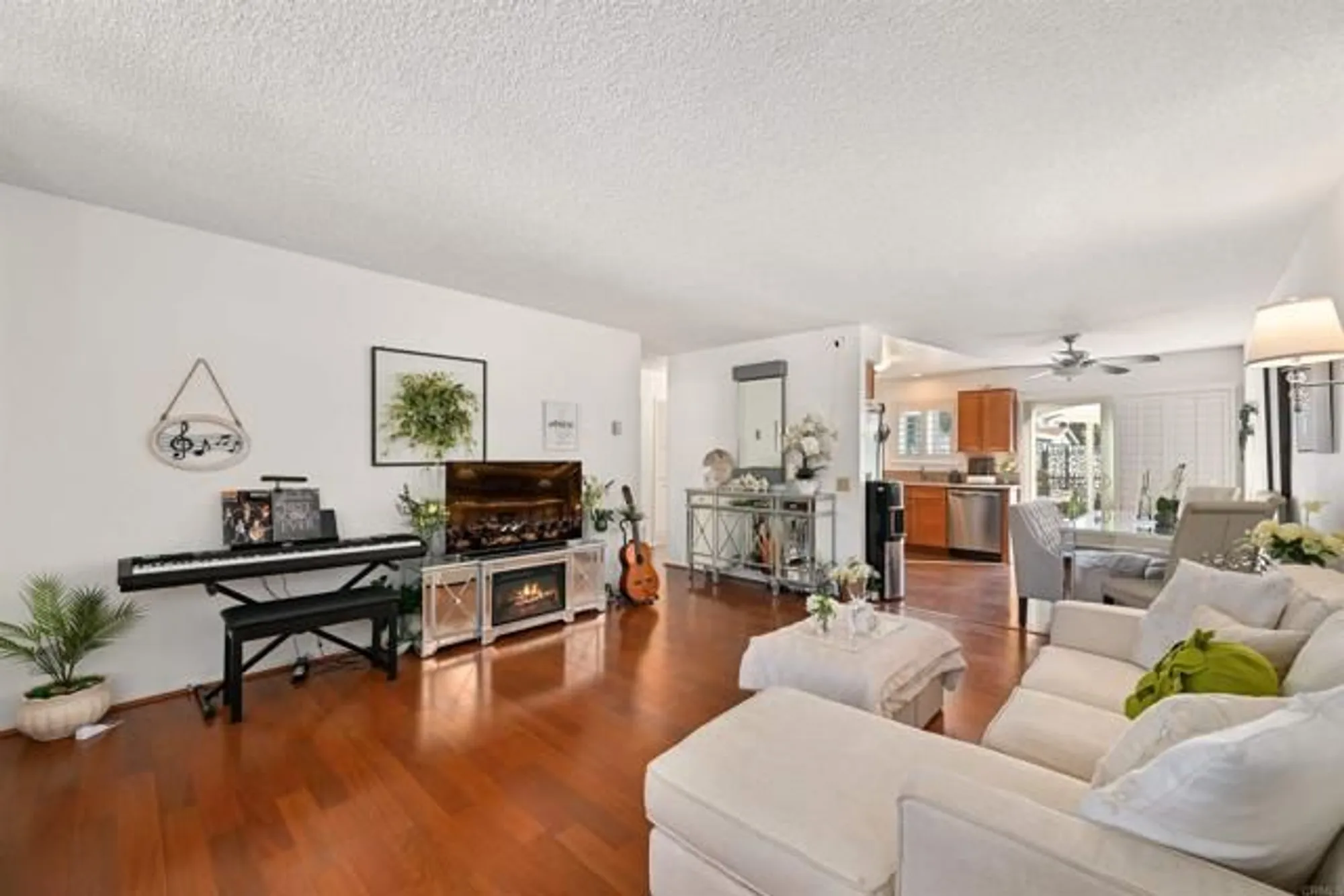 Property Slideshow image 6 of 29 | 3594 pear blossom dr, Oceanside, CA, 92057