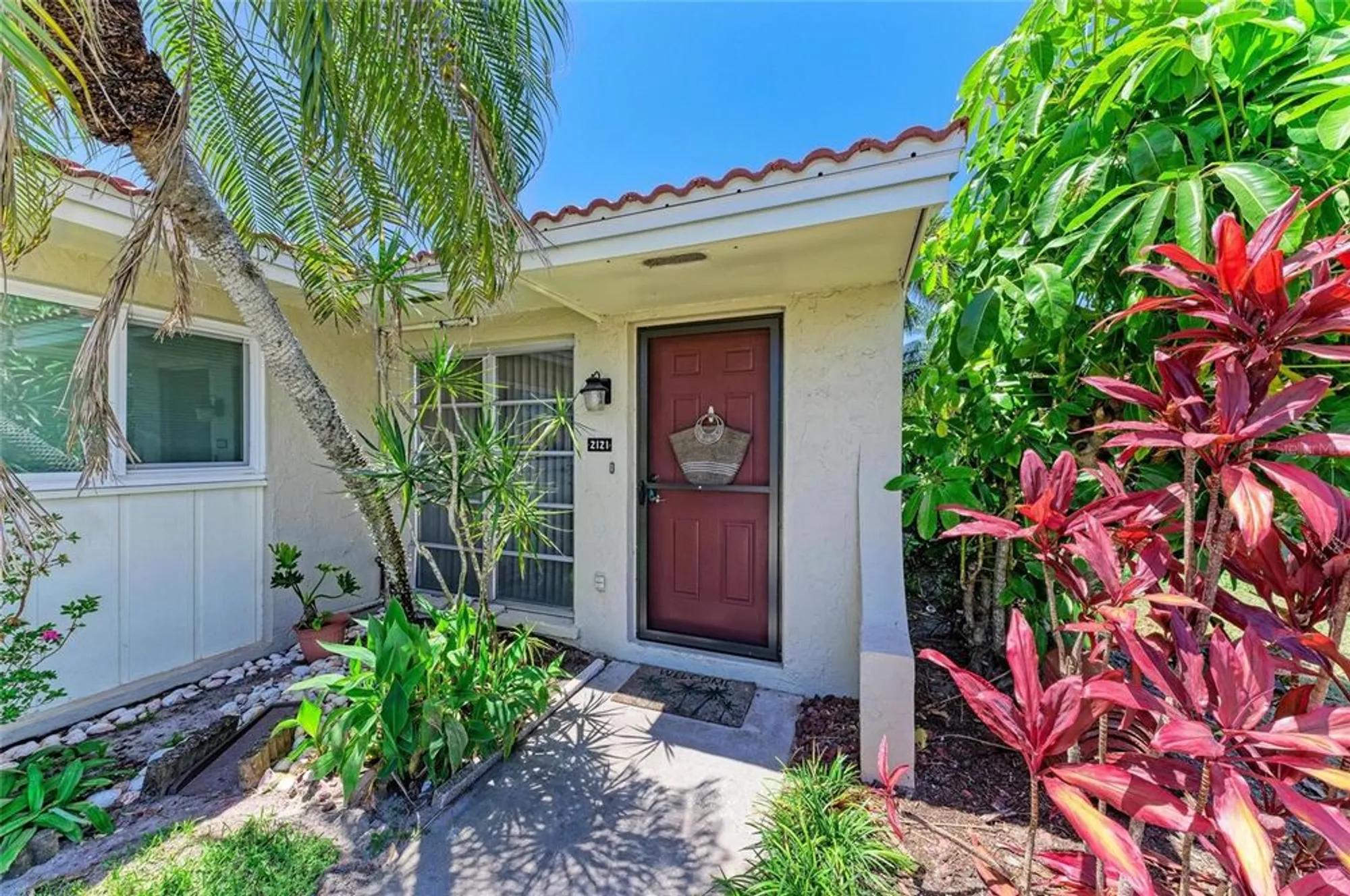 Property Slideshow image 4 of 34 | 2121 pueblo cir # v6, Sarasota, FL, 34231