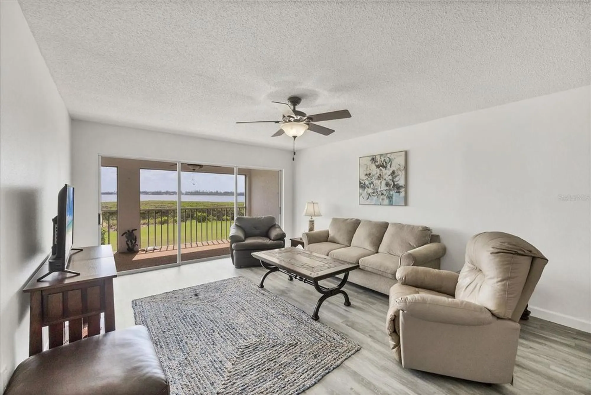 Property Slideshow image 4 of 28 | 1153 edgewater cir, Bradenton, FL, 34209