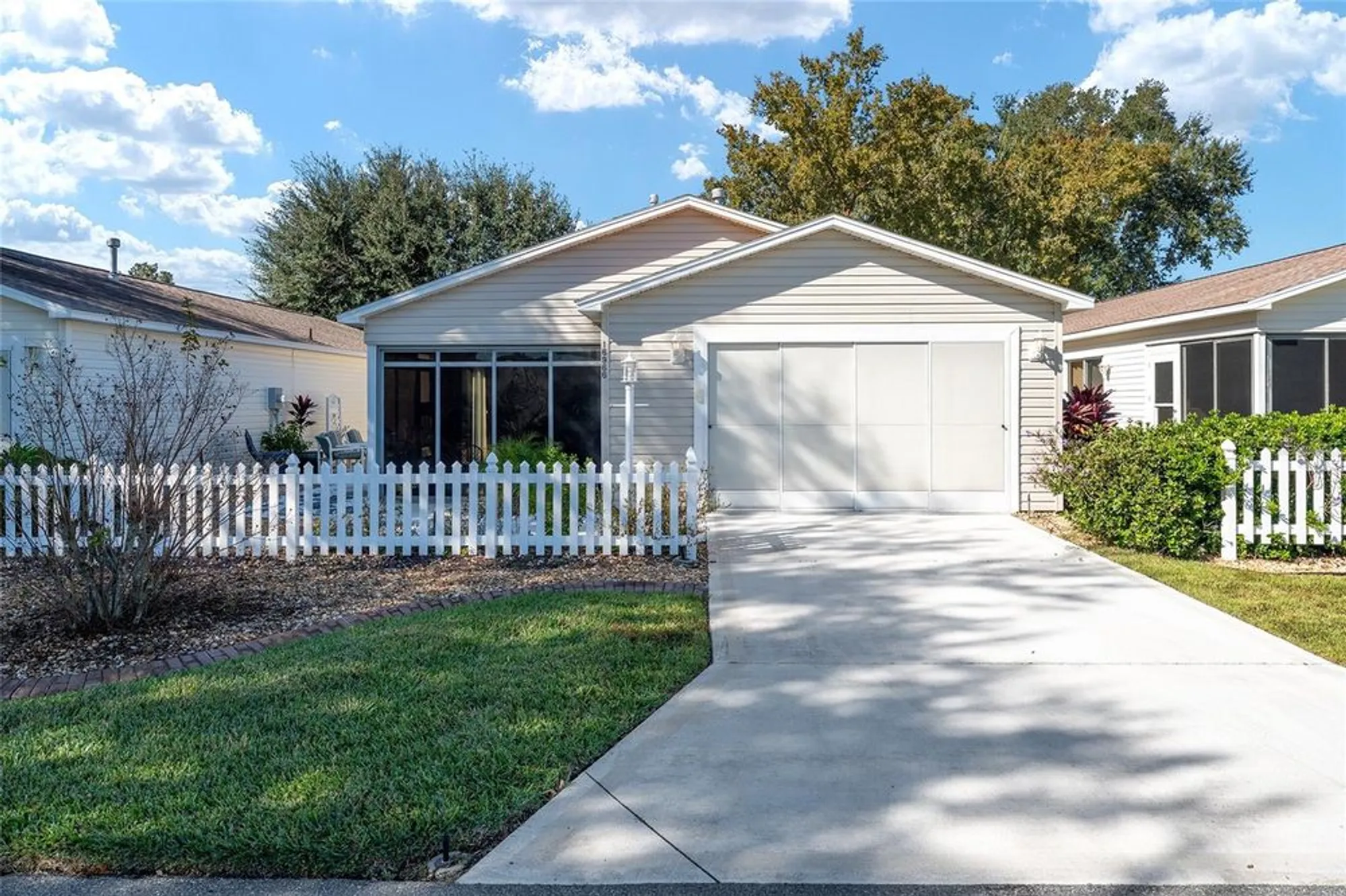 Property Slideshow image 6 of 34 | 16966 se 94th sunnybrook cir, The Villages, FL, 32162