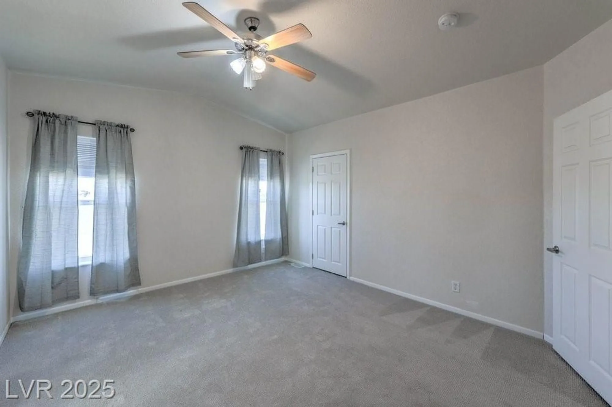 Property Slideshow image 32 of 44 | 581 montecito dr, Pahrump, NV, 89048