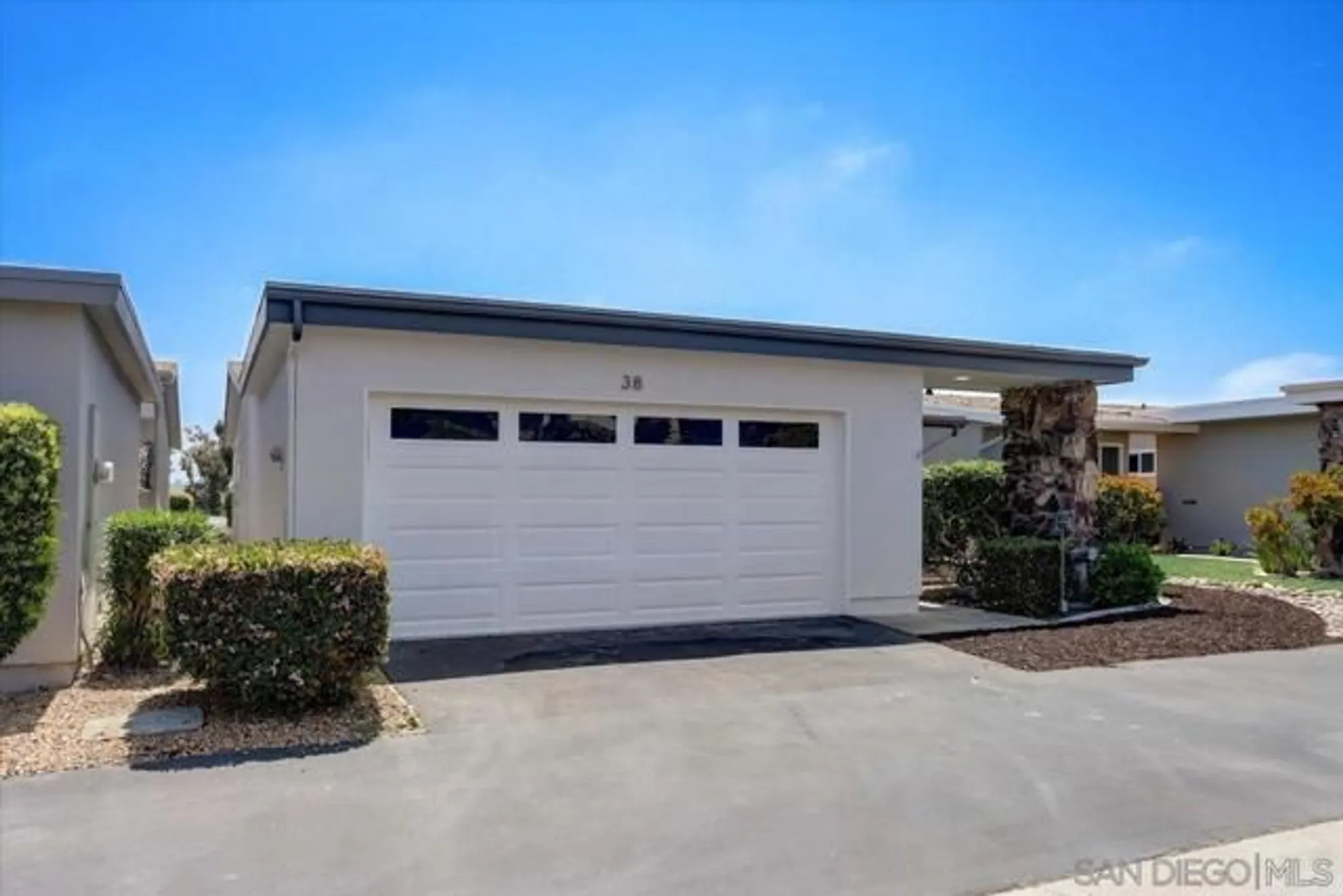 Property Slideshow image 2 of 43 | 3808 vista campana 38, Oceanside, CA, 92057