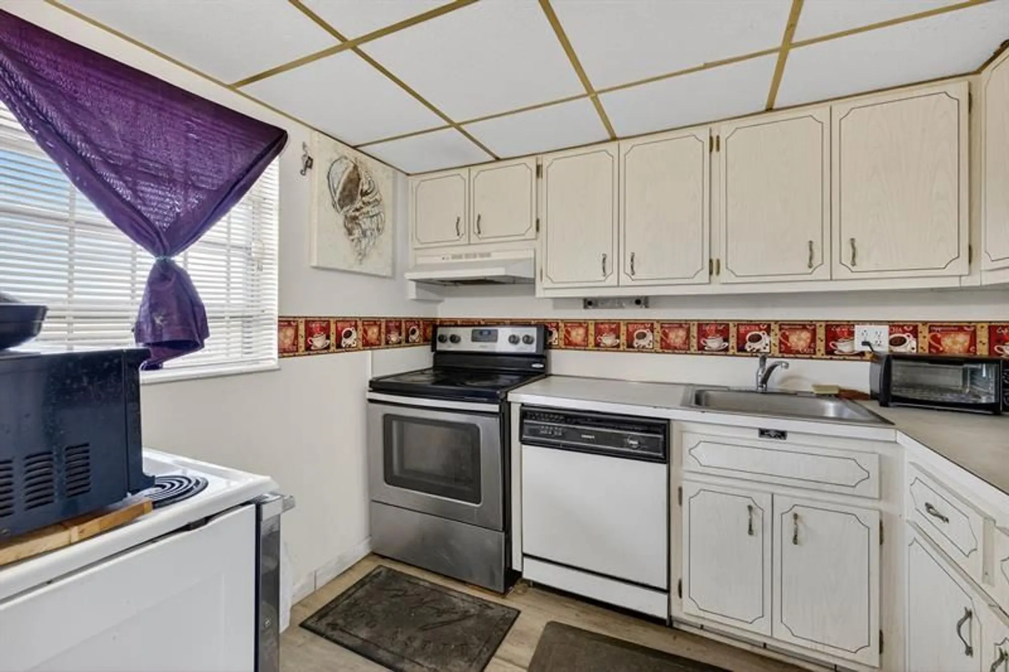 Property Slideshow image 3 of 17 | 3051 nw 46th ave apt 405, Lauderdale Lakes, FL, 33313