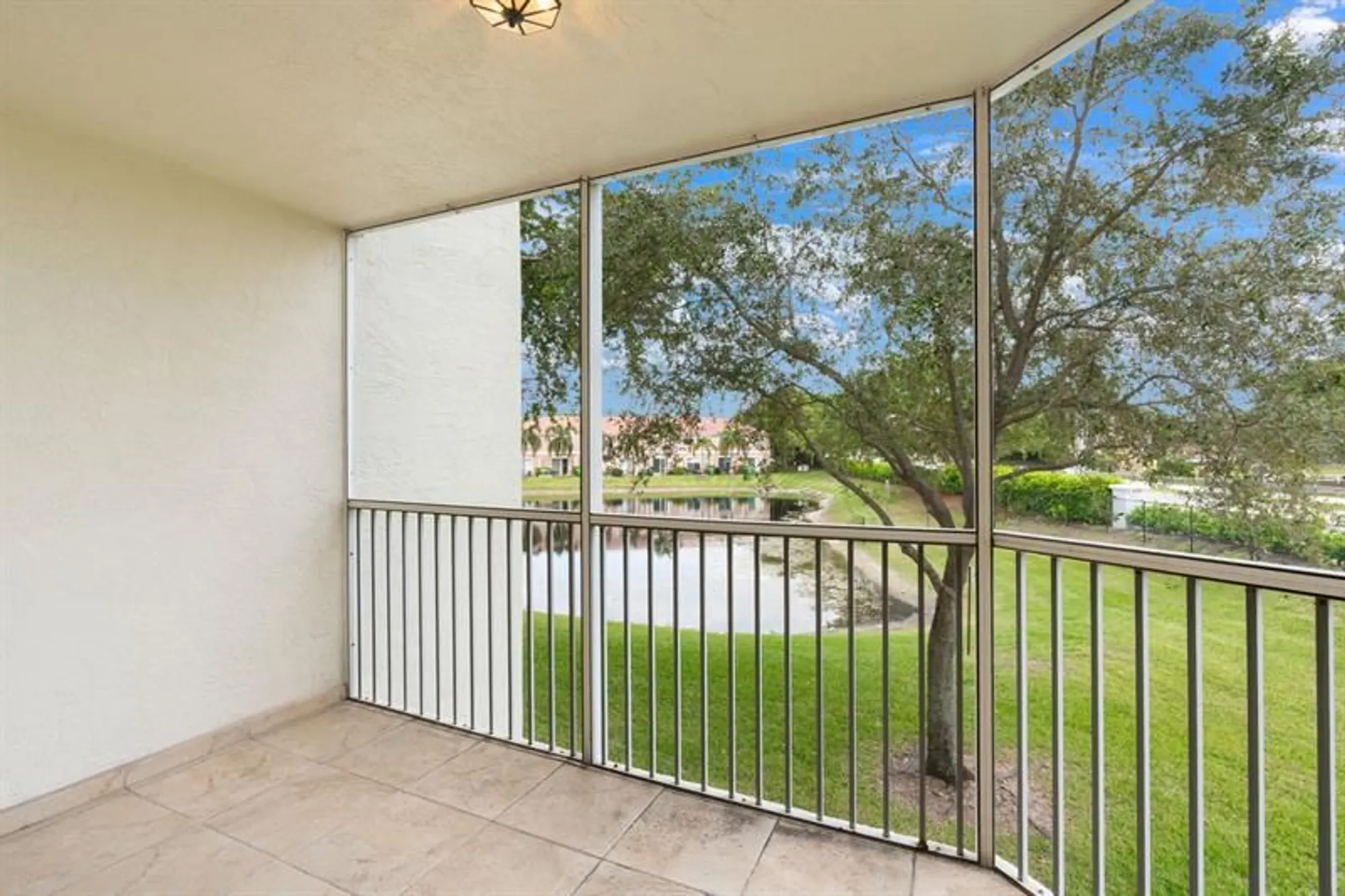 Property Slideshow image 2 of 24 | 7763 southampton ter 215, Tamarac, FL, 33321