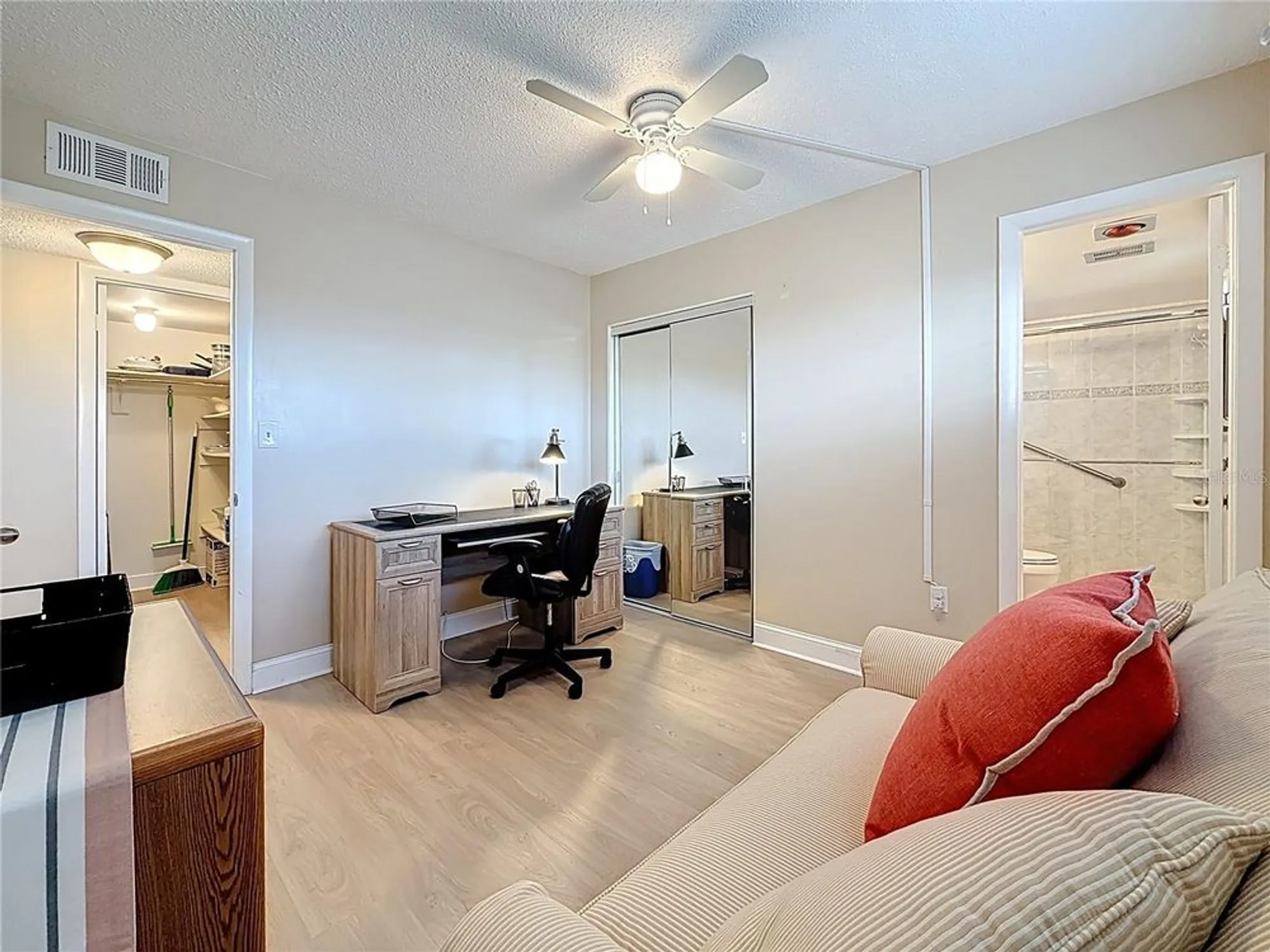 Property Slideshow image 34 of 77 | 4725 cove cir apt 810, Saint Petersburg, FL, 33708