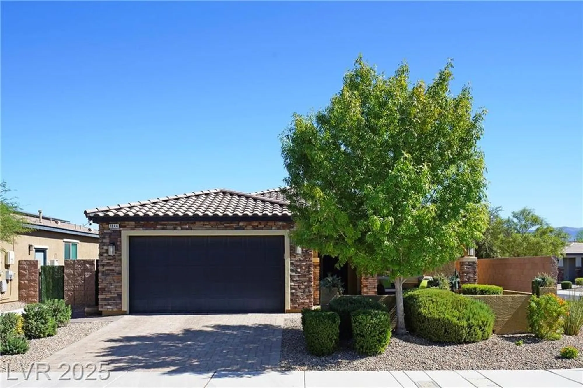 Property Slideshow image 54 of 68 | 1844 wolfcreek falls ct, Henderson, NV, 89044