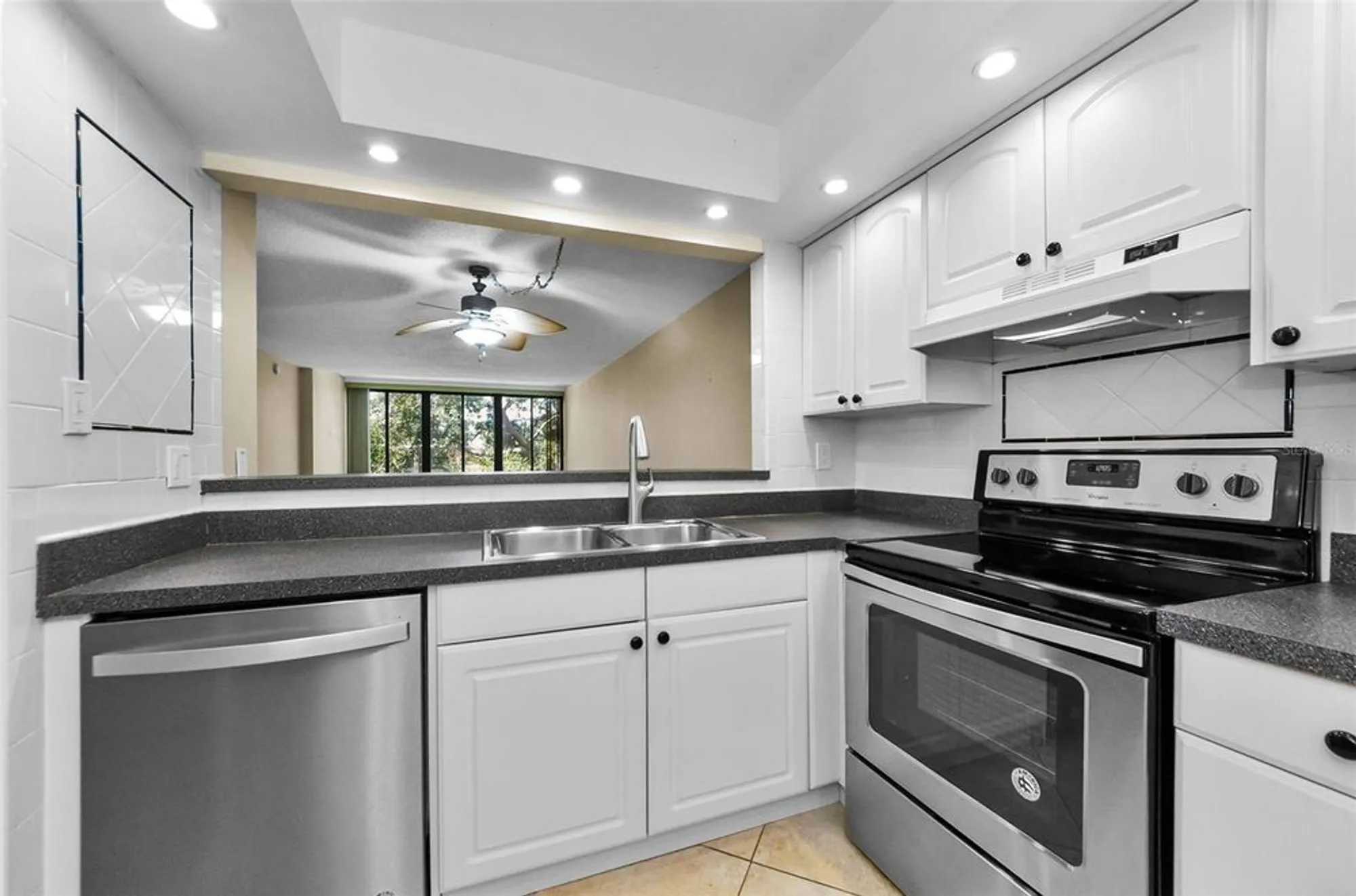 Property Slideshow image 14 of 49 | 14130 rosemary ln apt 3306, Largo, FL, 33774