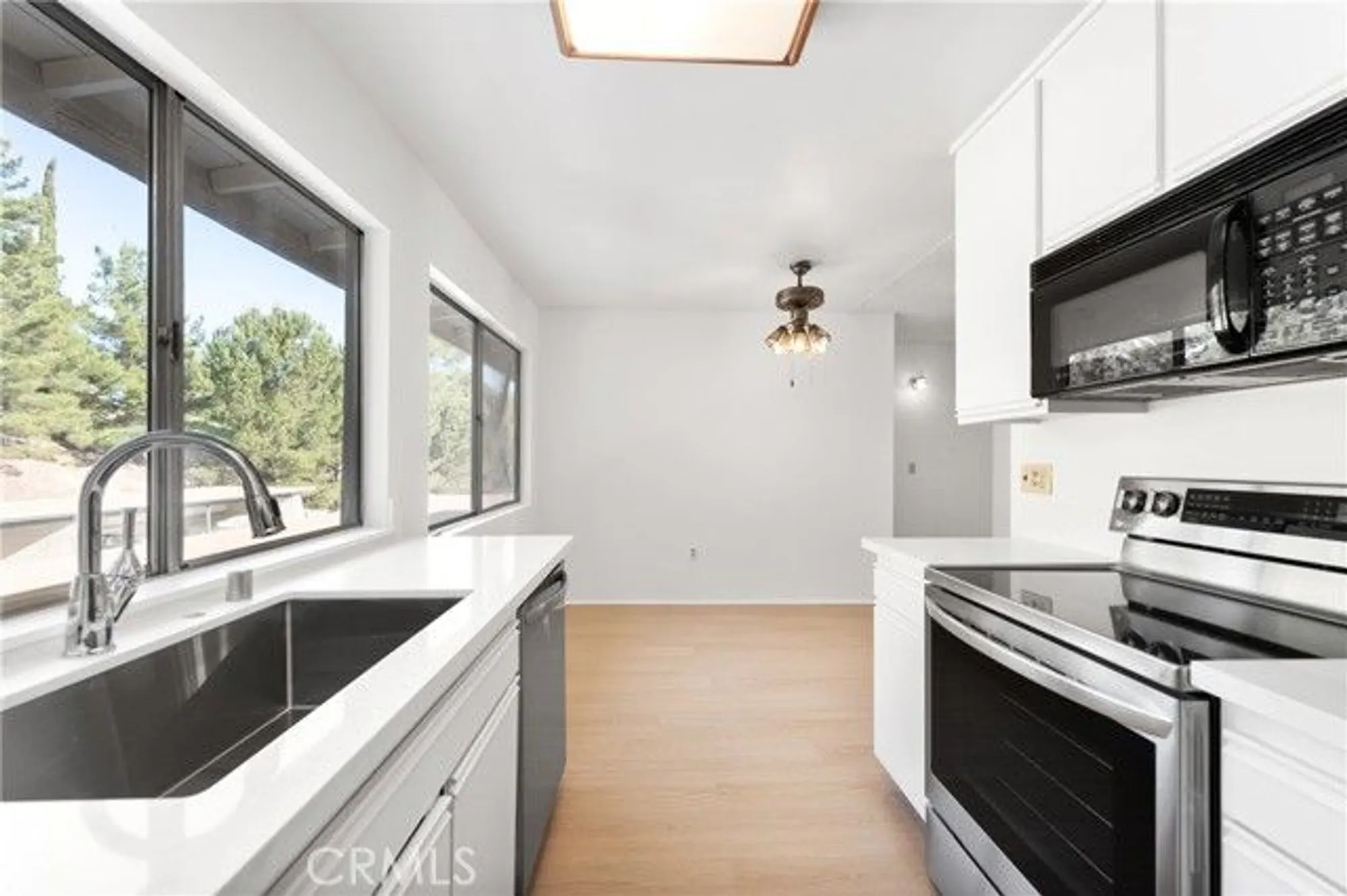 Property Slideshow image 13 of 41 | 19828 spanish oak dr, Newhall, CA, 91321