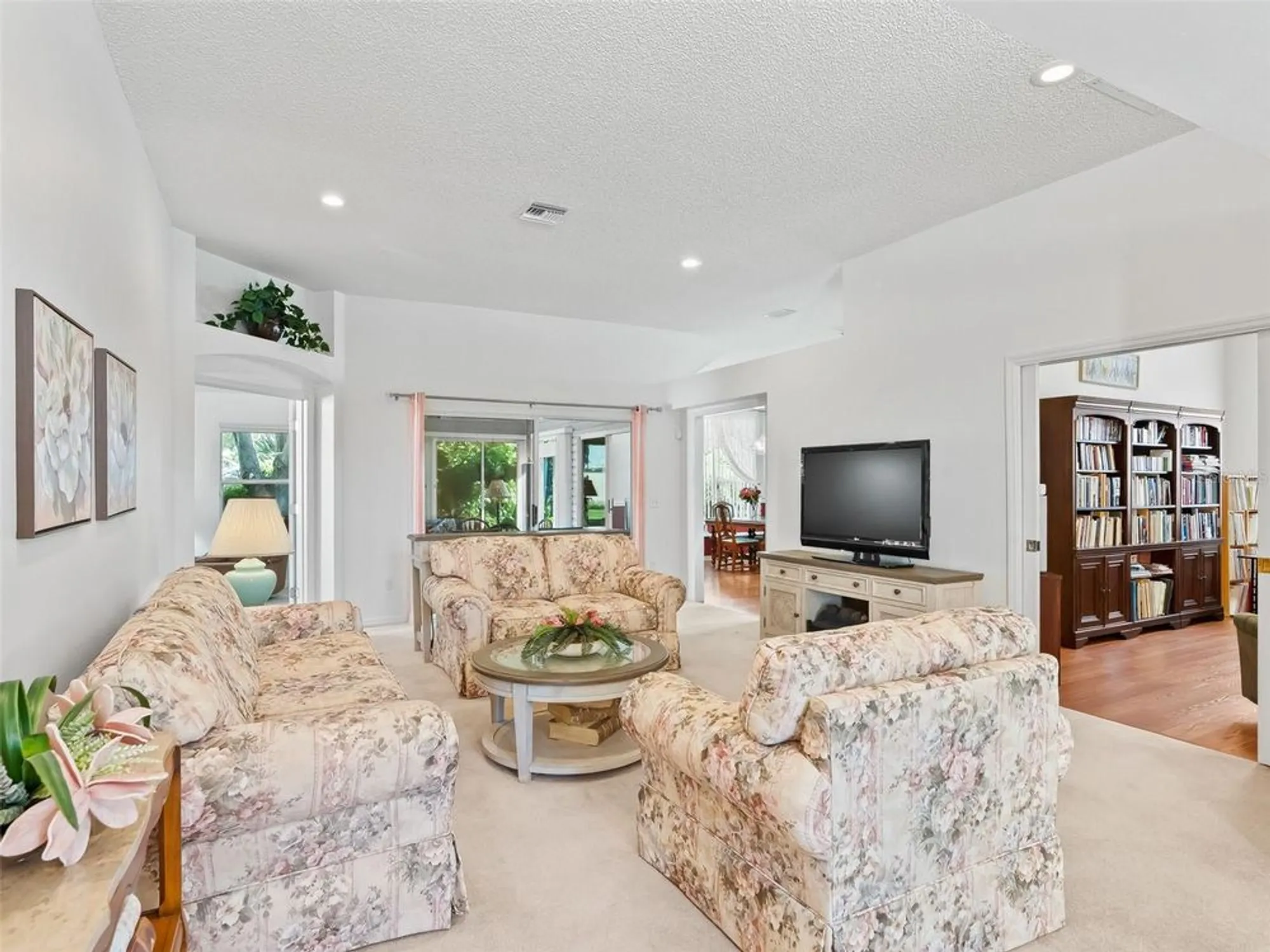 Property Slideshow image 5 of 32 | 1505 lavaca ln, The Villages, FL, 32159